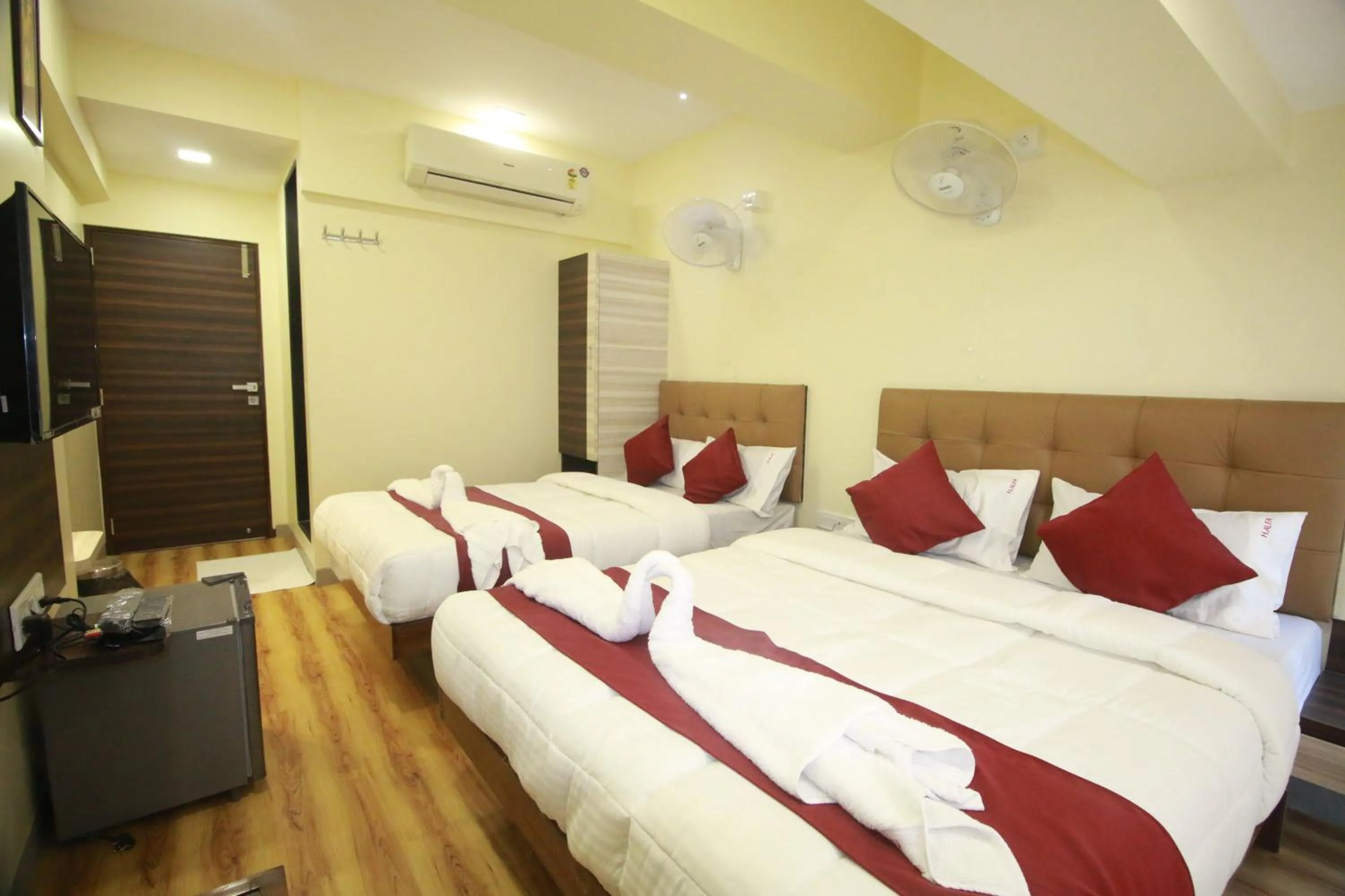 TV and multimedia, Bed in Hotel Alfa International Near Nanavati Hospital Mumbai Near Airport Mumbai Near Juhu Beach