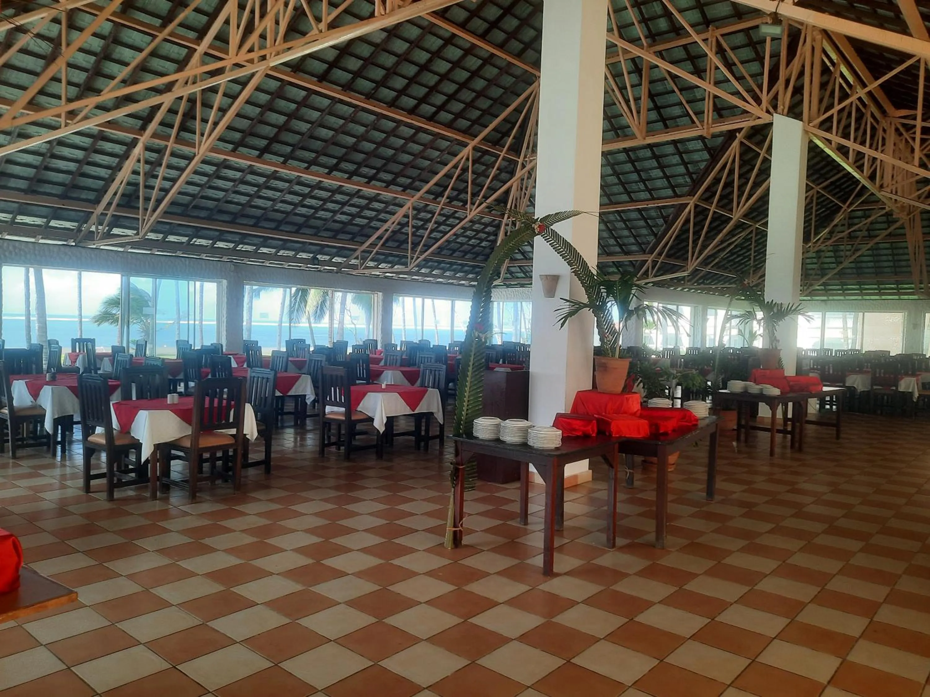 Restaurant/places to eat in Sun N Sand Beach Resort