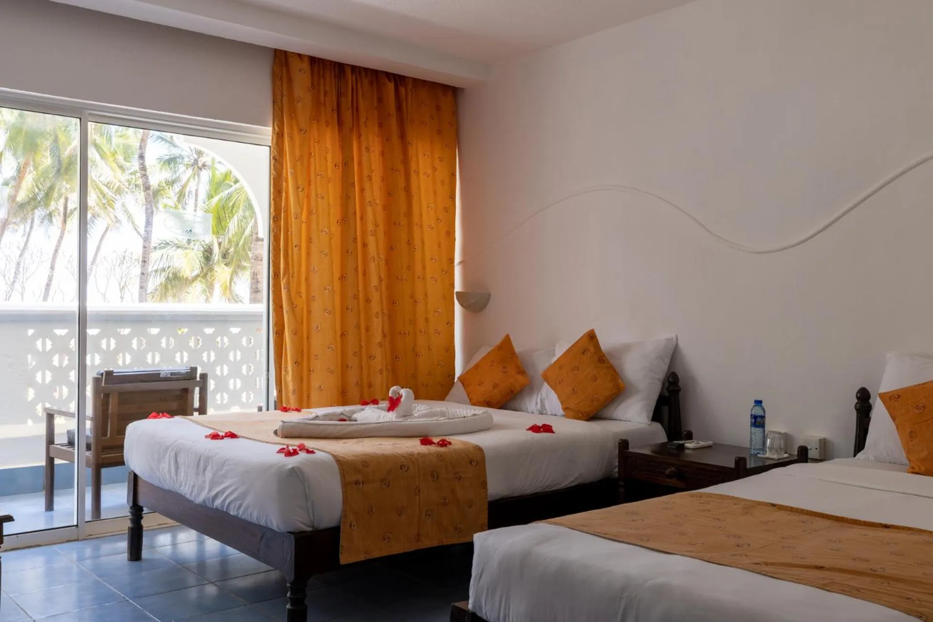 Bedroom, Bed in Sun N Sand Beach Resort