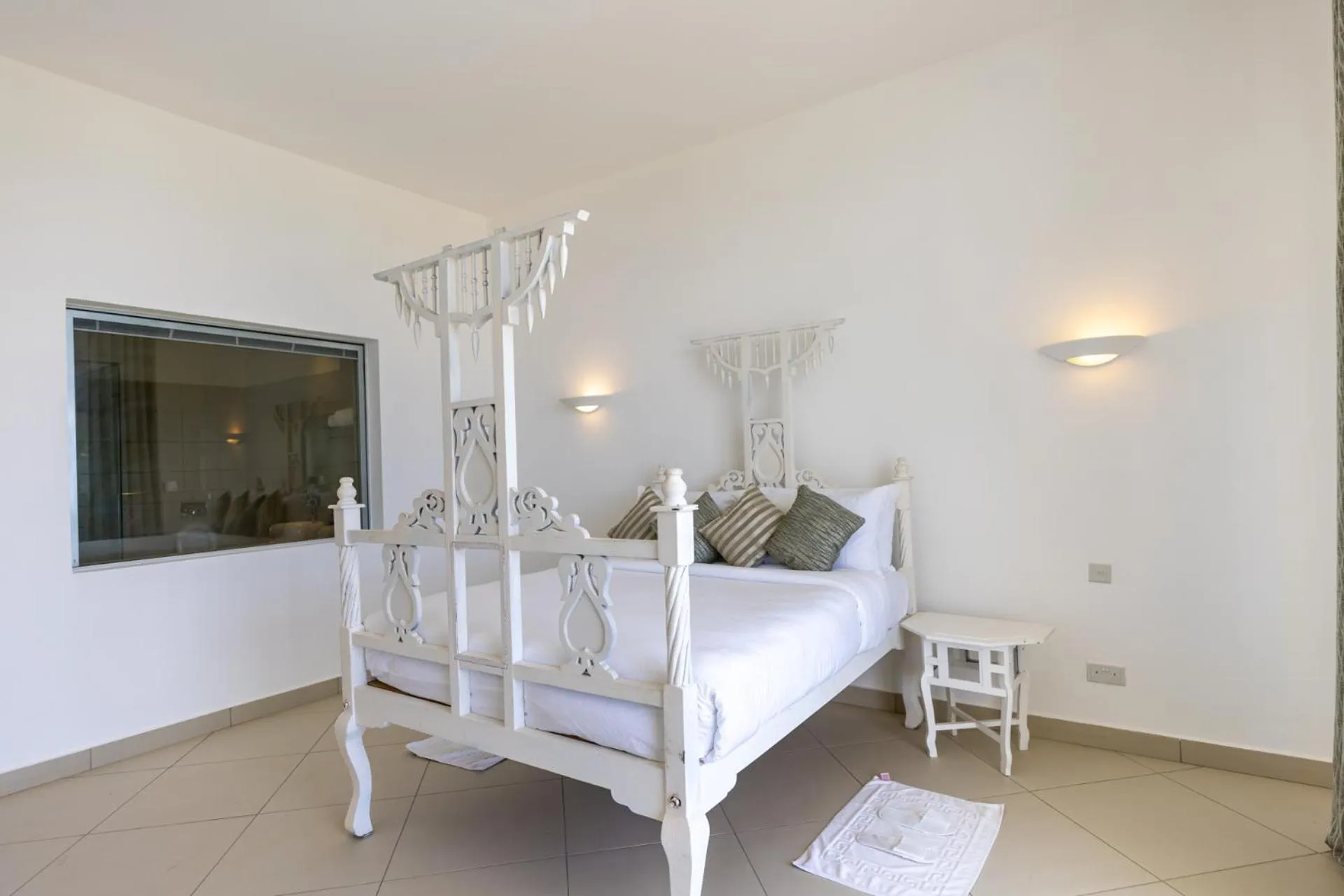 Bed in Sun N Sand Beach Resort