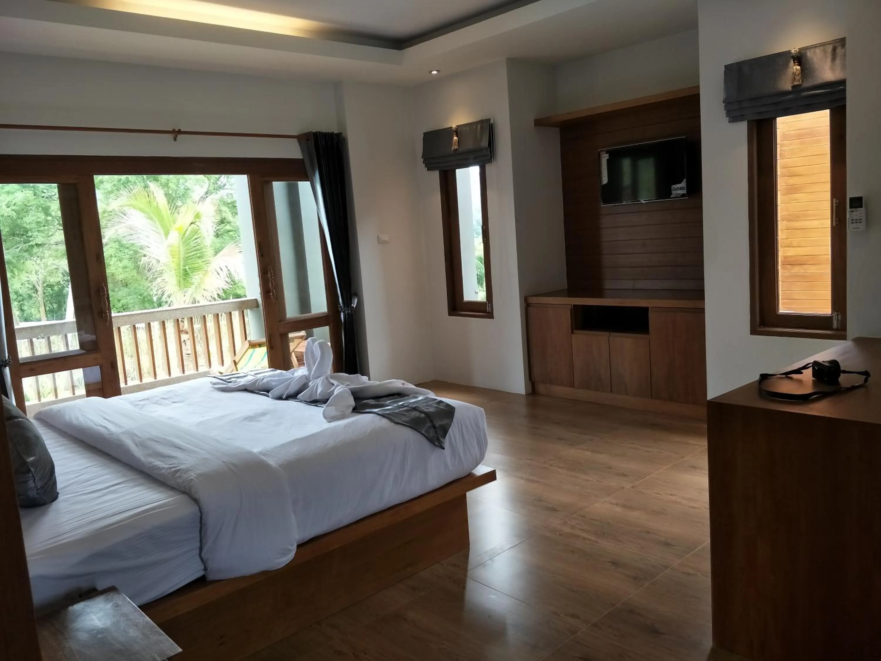 Photo of the whole room, Bed in Lanta Infinity Resort - SHA Extra Plus