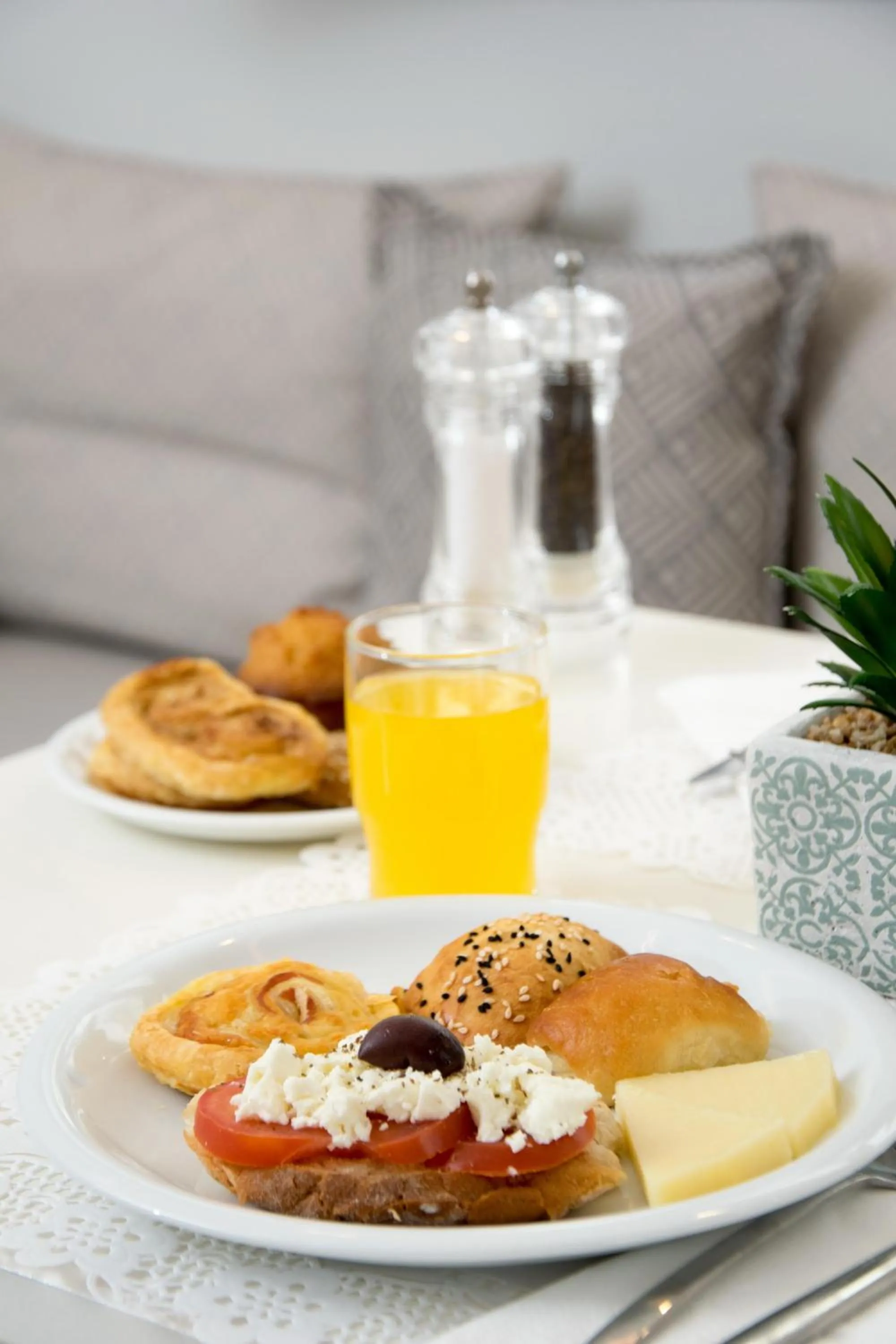 Breakfast in Georgia Mare