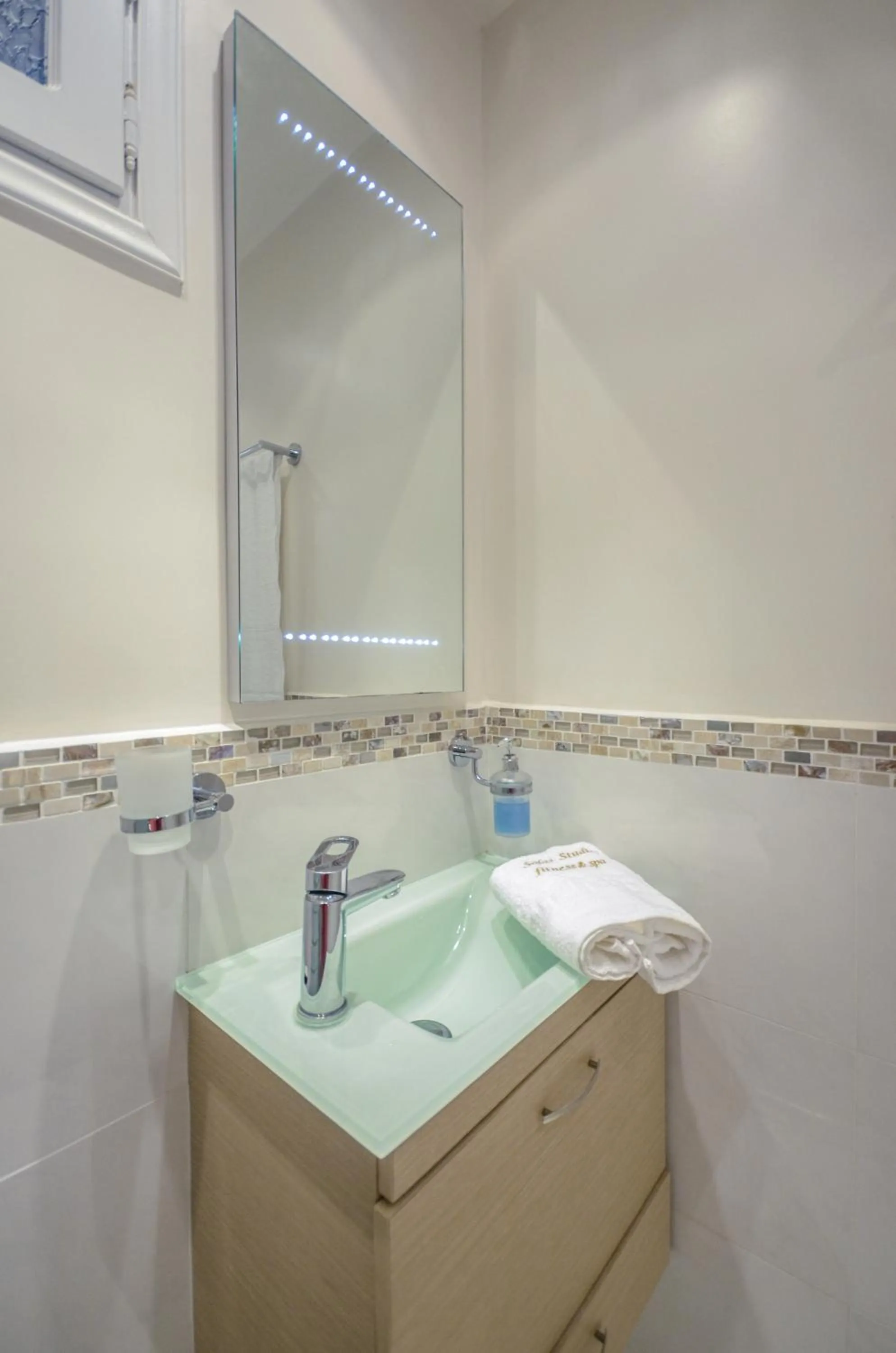 Toilet in Georgia Mare