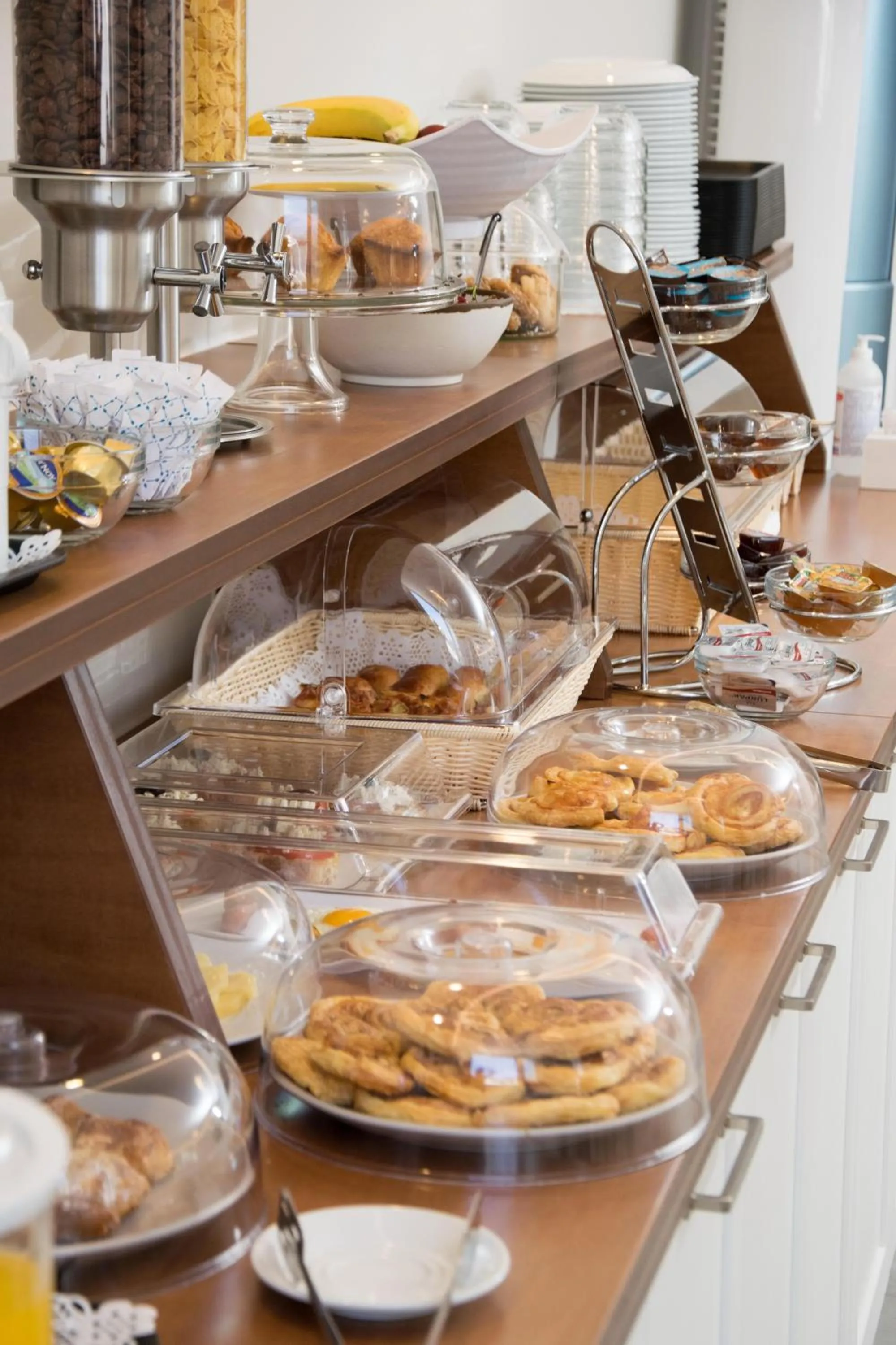 Buffet breakfast in Georgia Mare