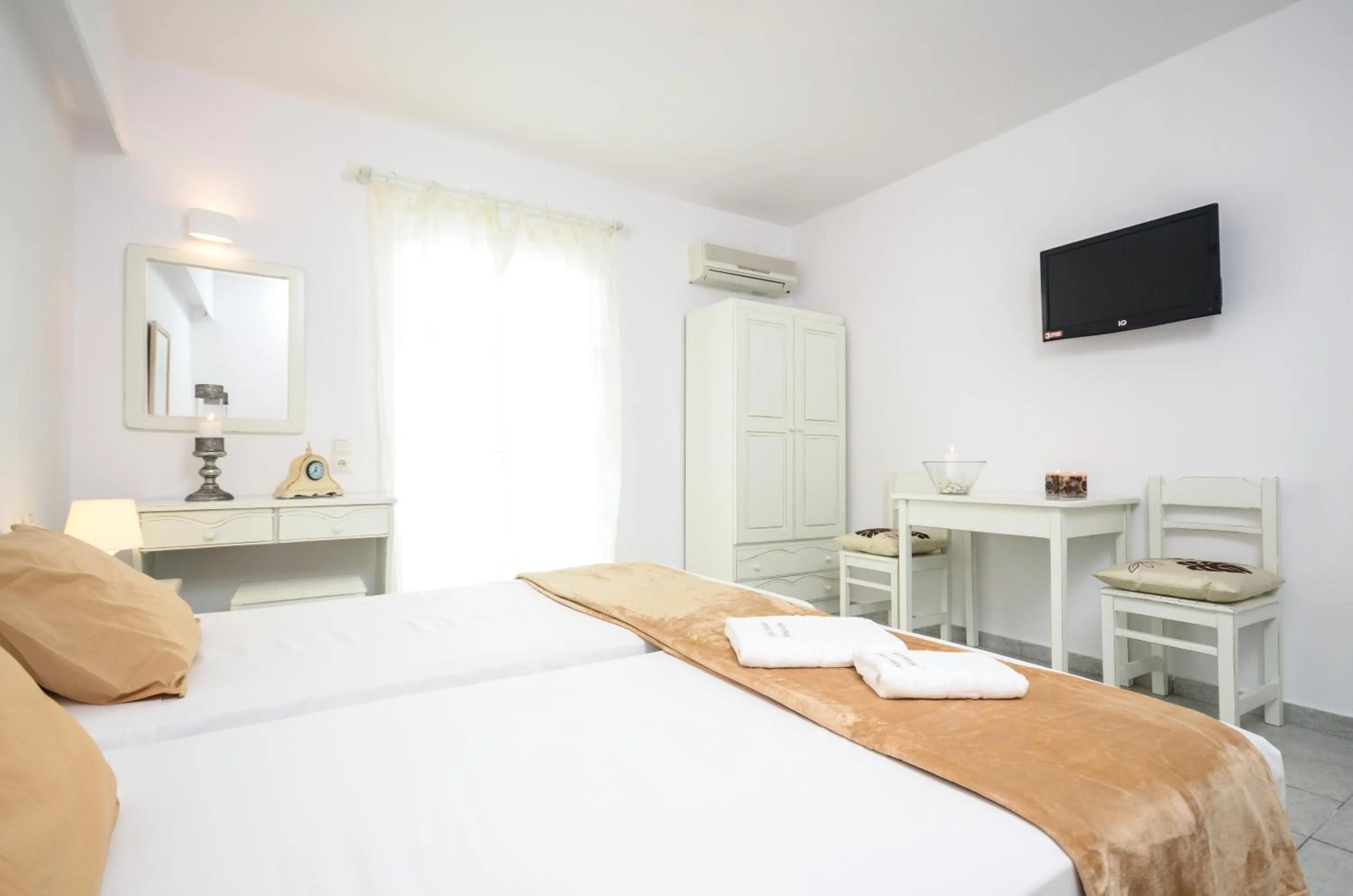 Day, Bed in Georgia Mare