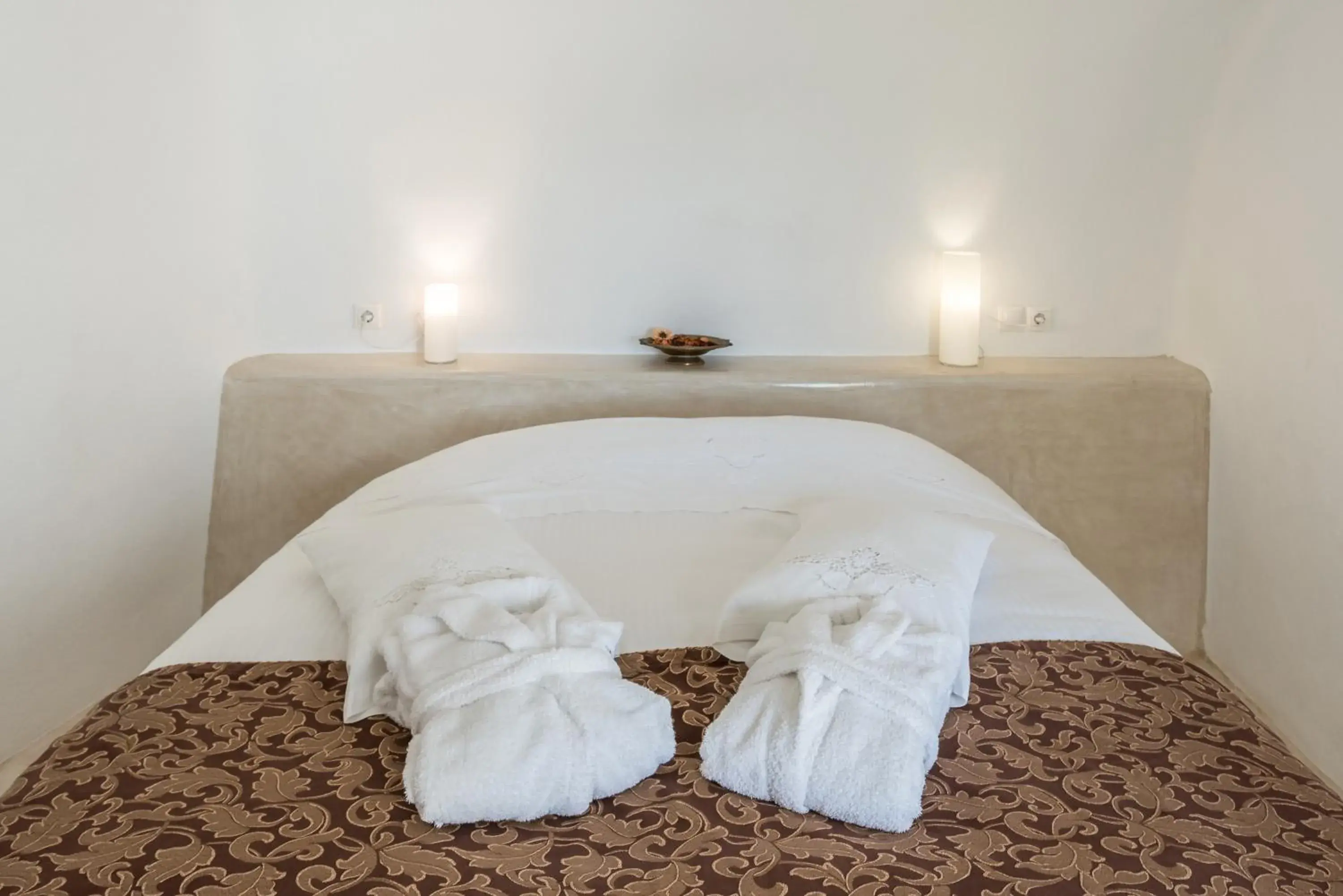 Secret Steps Suite with Private Whirlpool & Caldera View *access via numerous steps in Fanari Villas Secret Steps Suite with Private Whirlpool & Caldera View *access via numerous steps in Fanari Villas