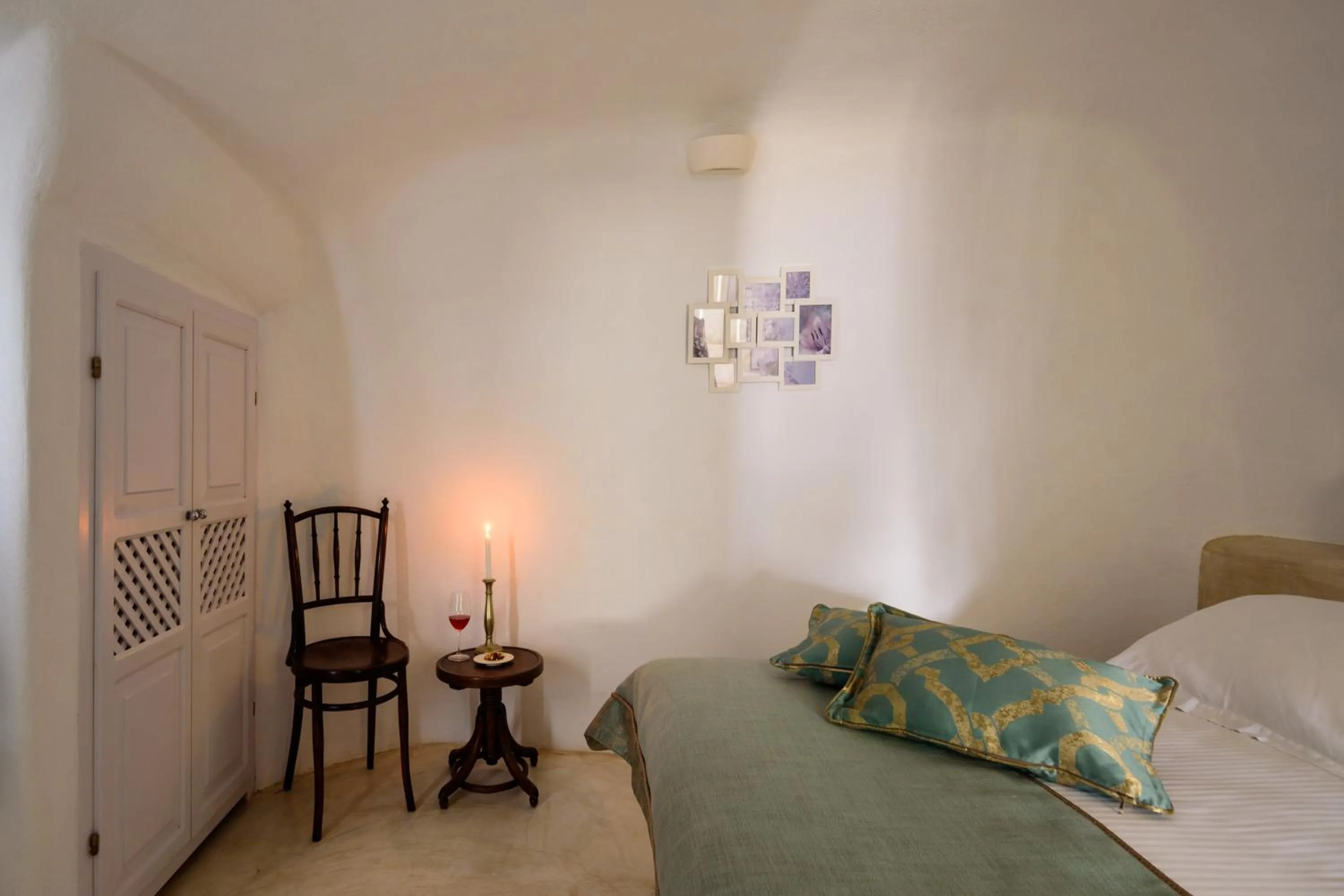 Bed in Fanari Villas