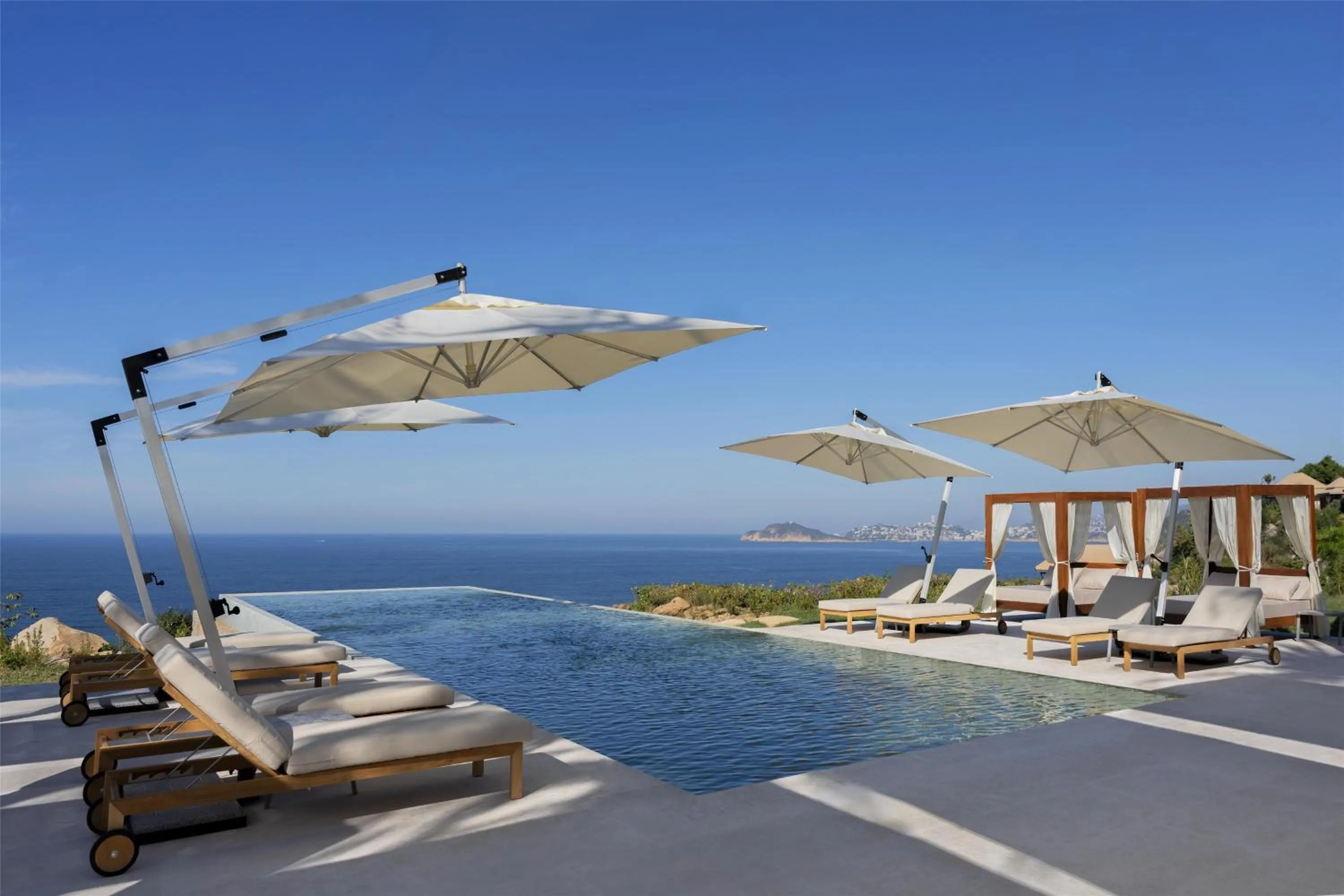 Pool view in Banyan Tree Cabo Marques
