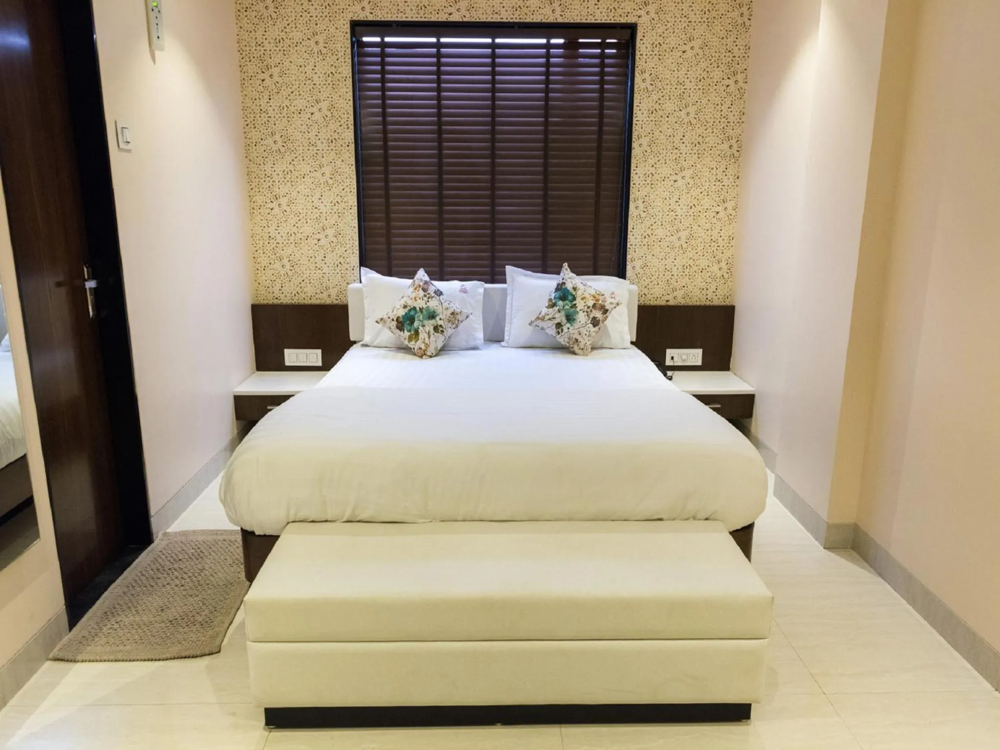 Bedroom, Bed in Hotel Sangat Regency