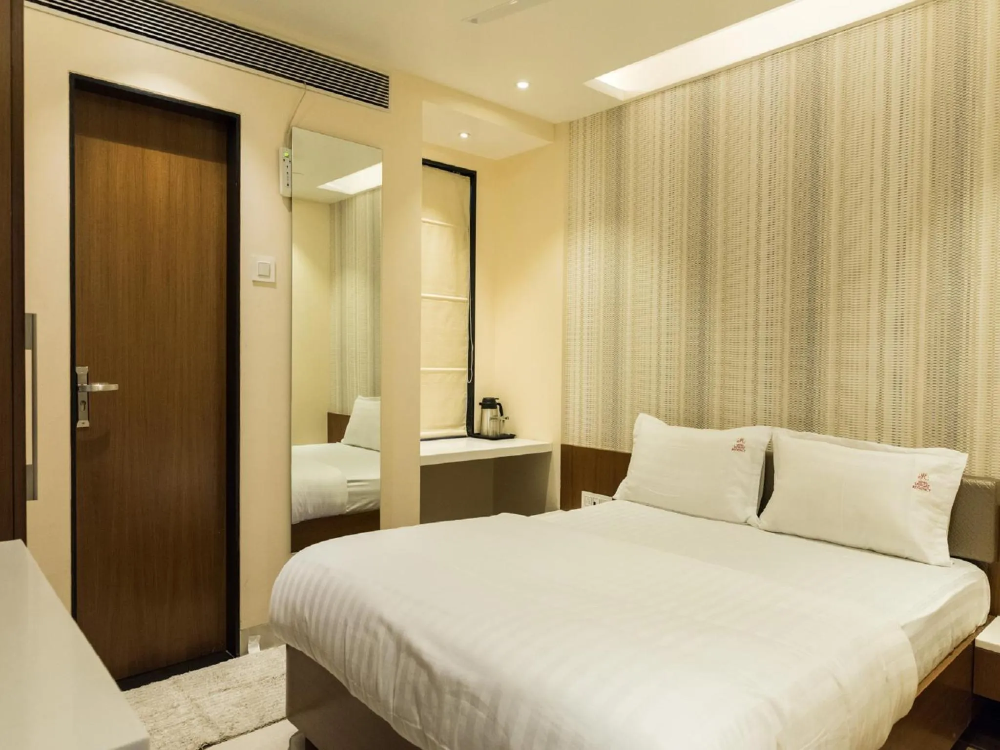 Photo of the whole room, Bed in Hotel Sangat Regency