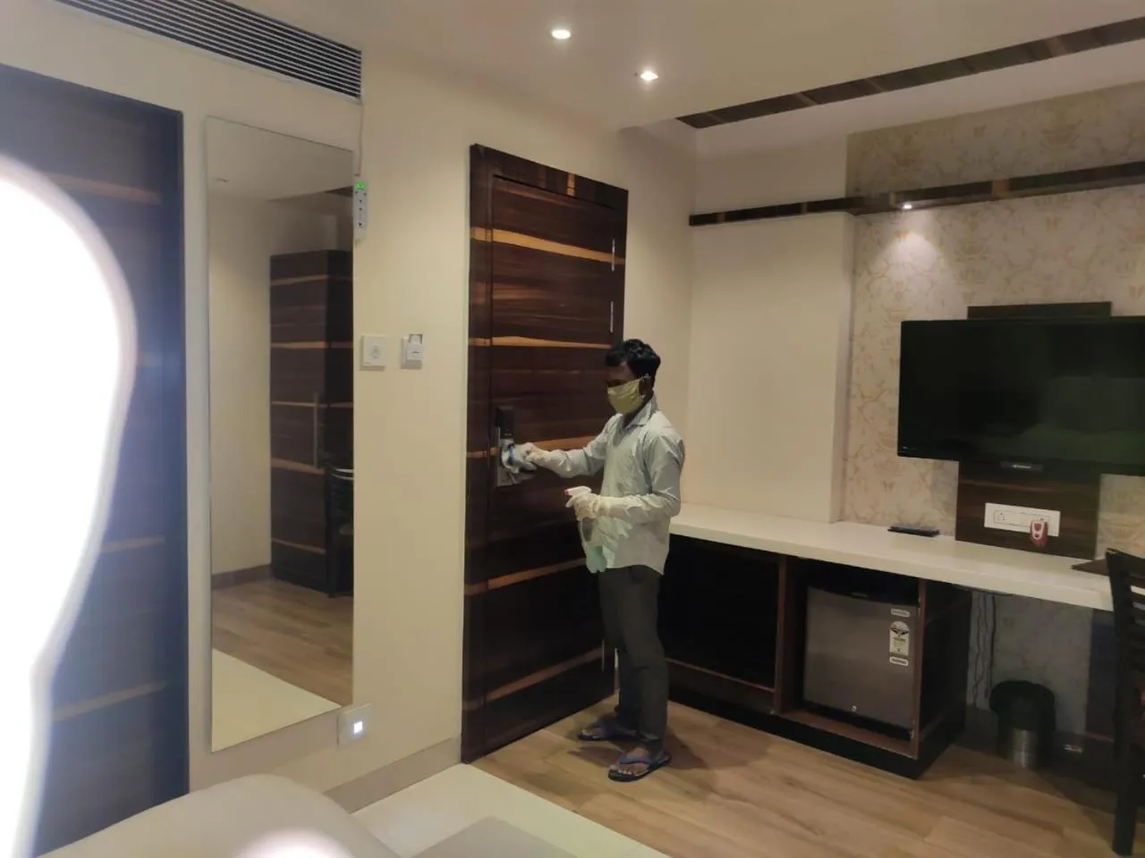 People in Hotel Sangat Regency