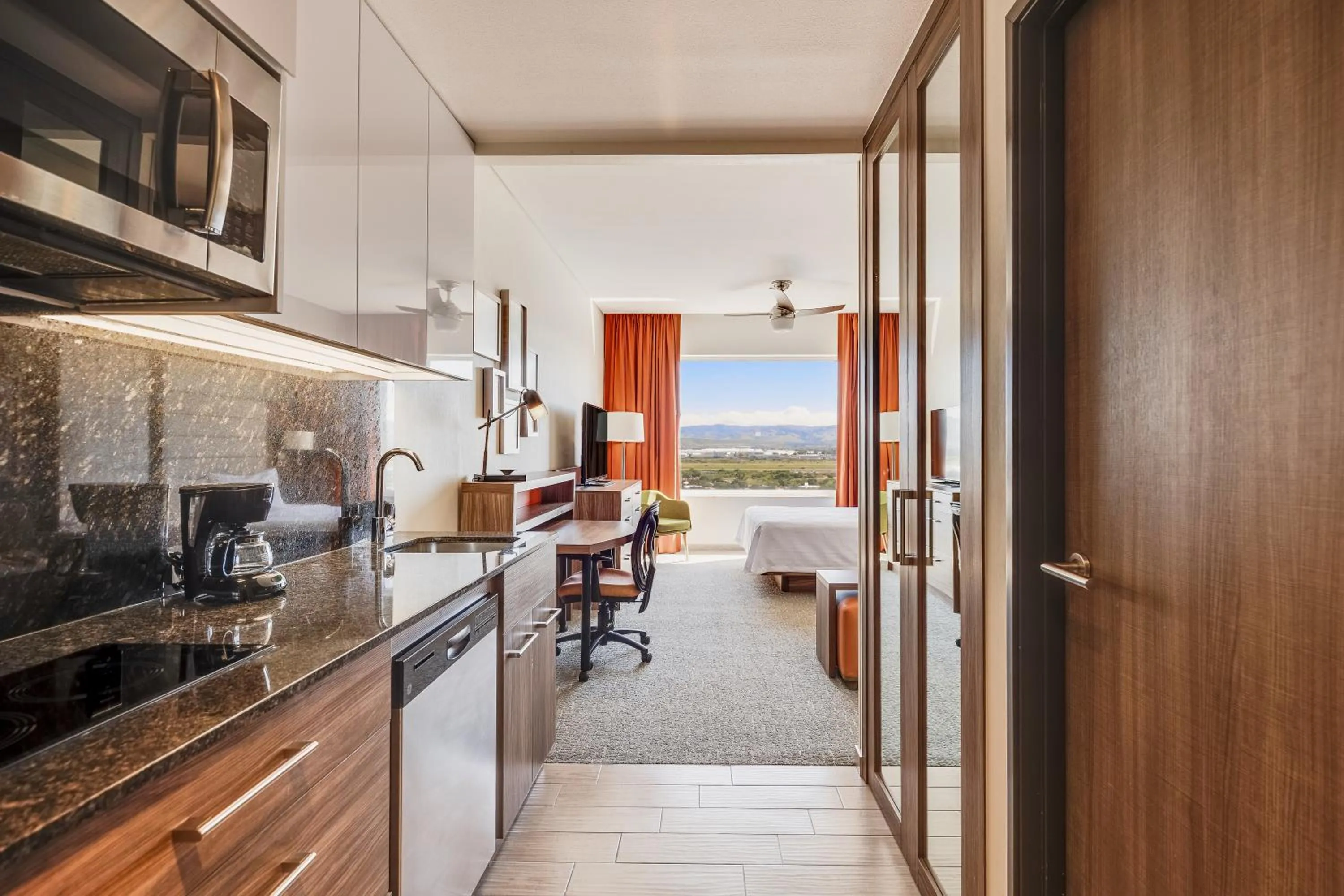 kitchen in Fiesta Inn Suites Aeropuerto del Bajío