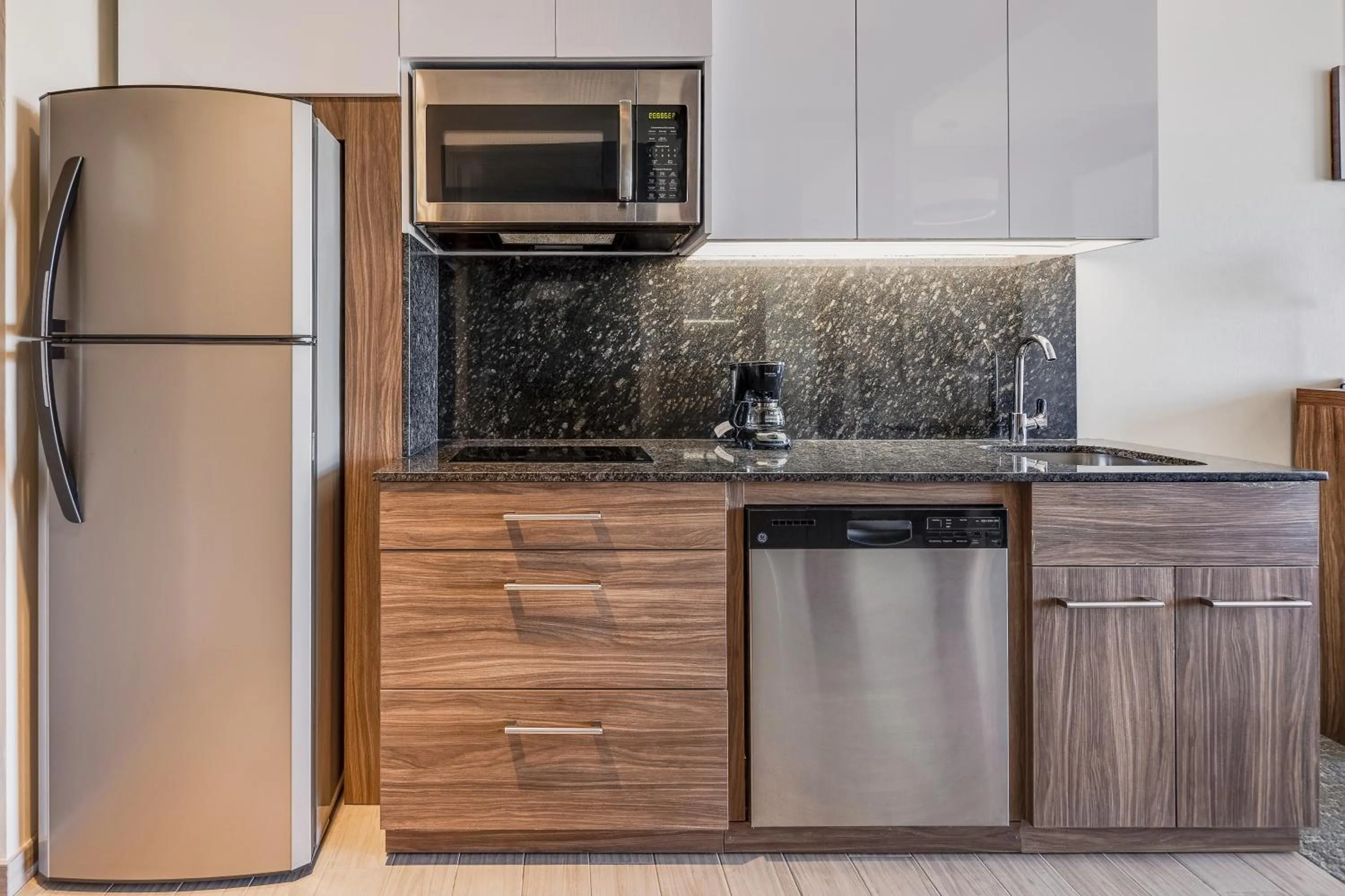 kitchen in Fiesta Inn Suites Aeropuerto del Bajío