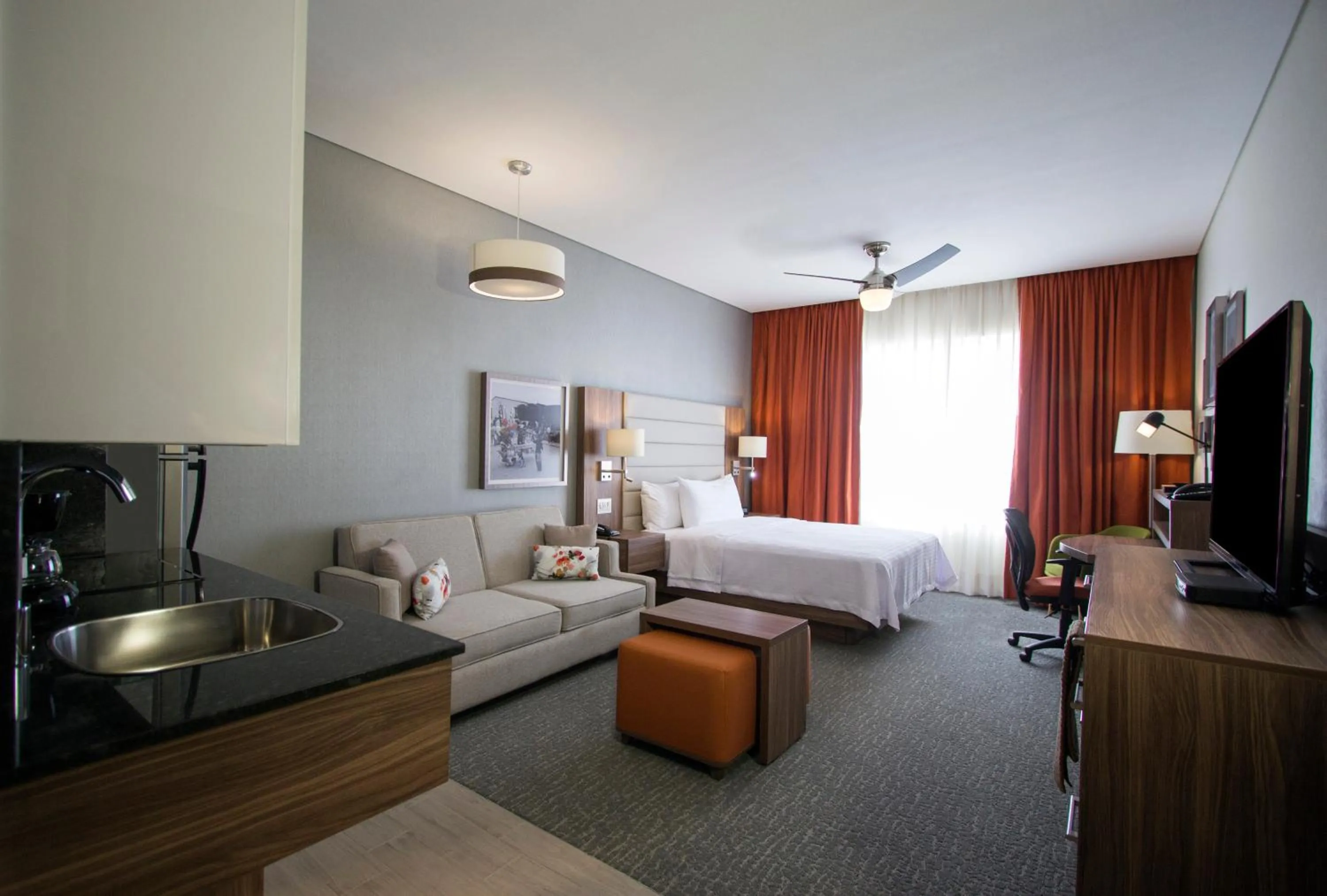 Bed in Fiesta Inn Suites Aeropuerto del Bajío