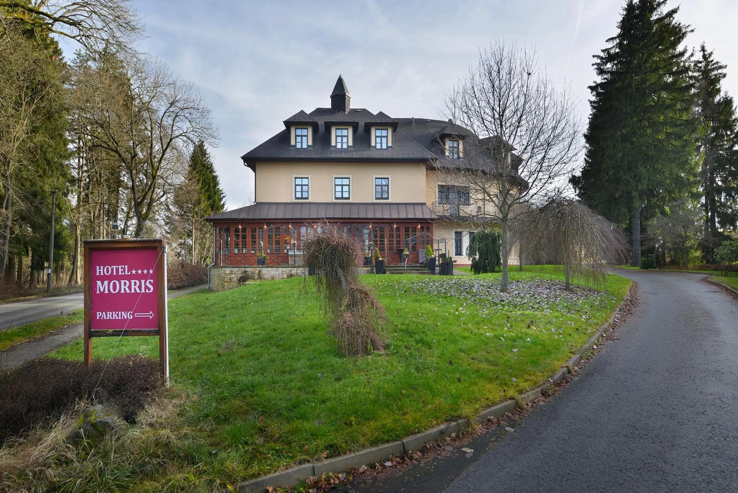 Property building in Wellness Golf Hotel Morris