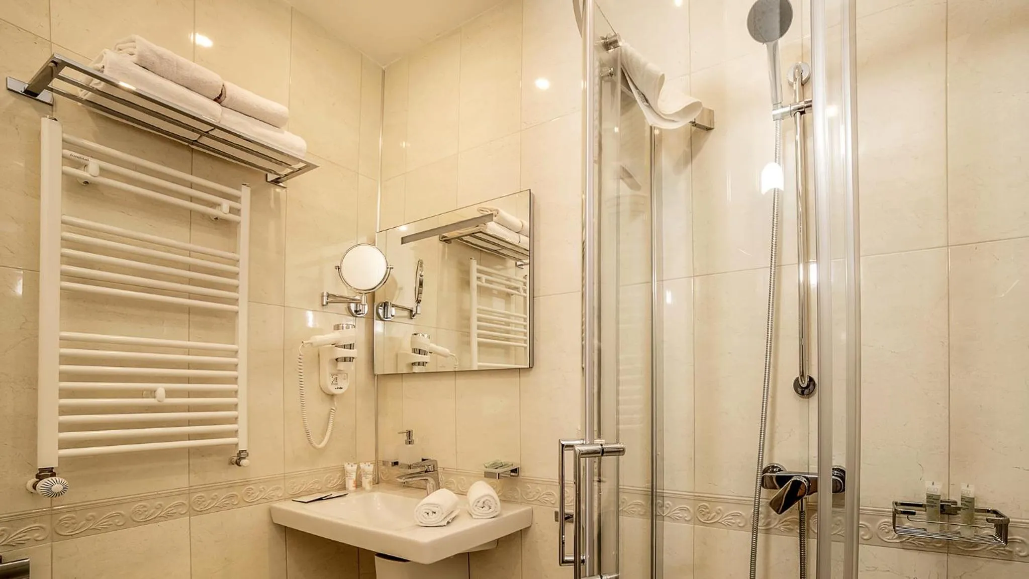 Shower in Porta Caucasia Kazbegi