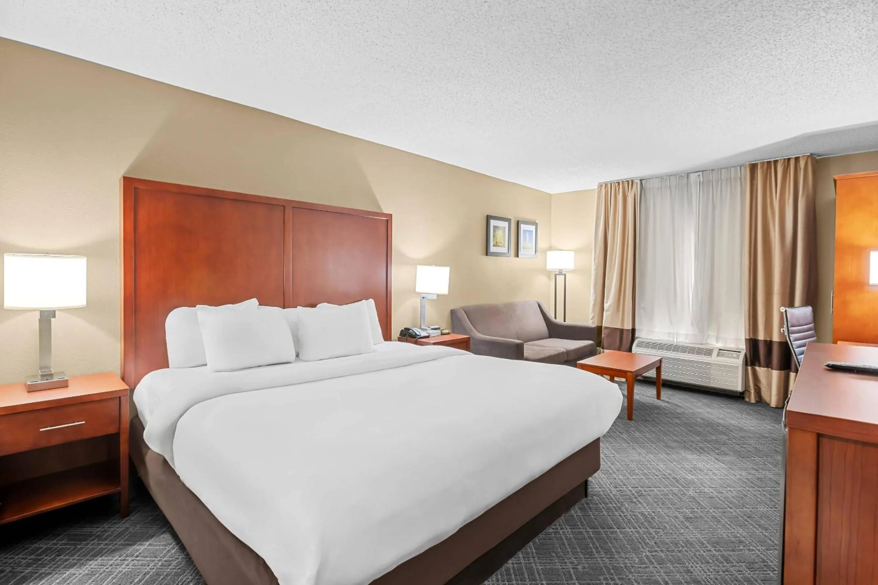 Bedroom, Bed in Comfort Inn University Area