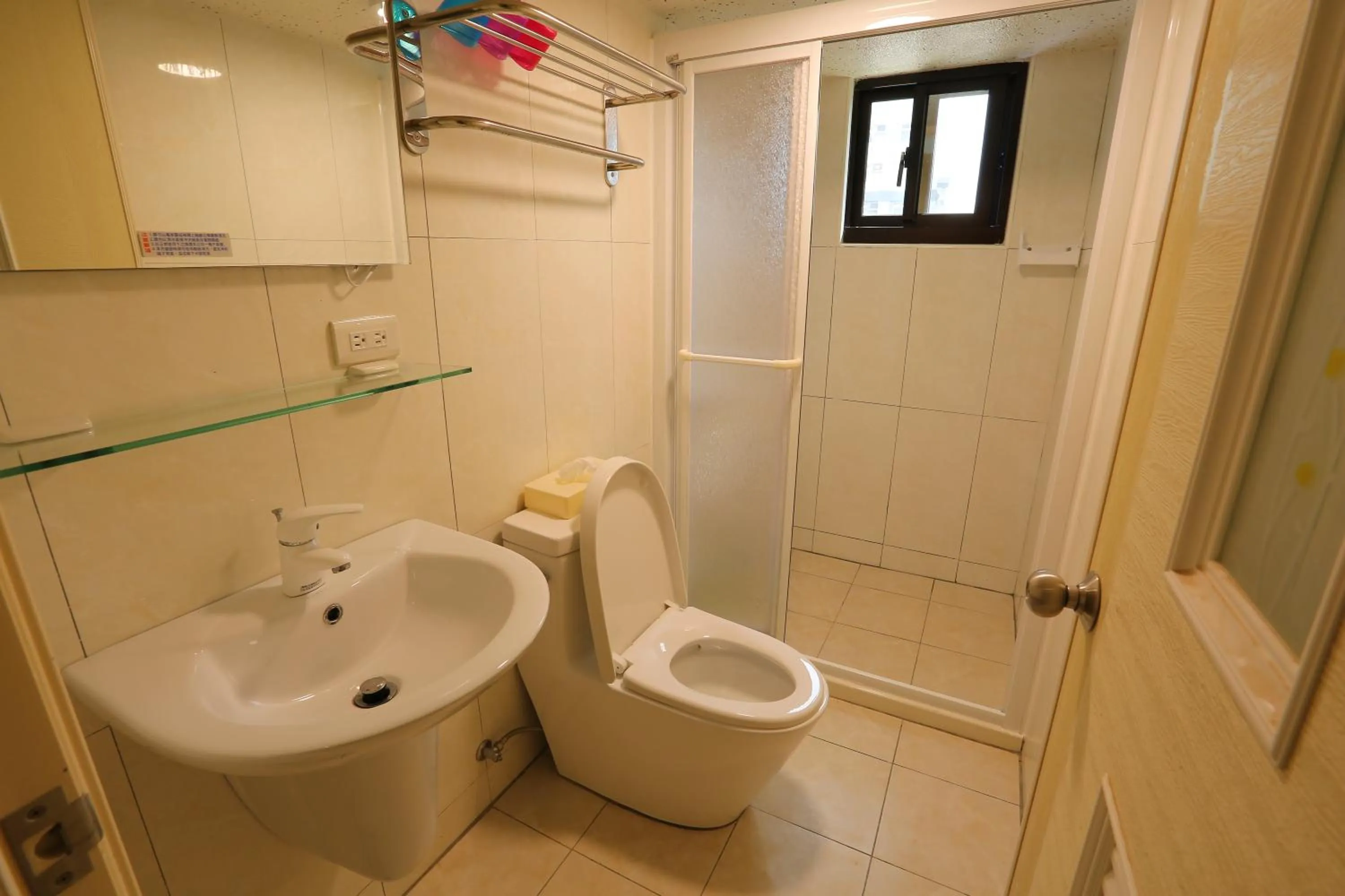 Shower in Cherry Inn