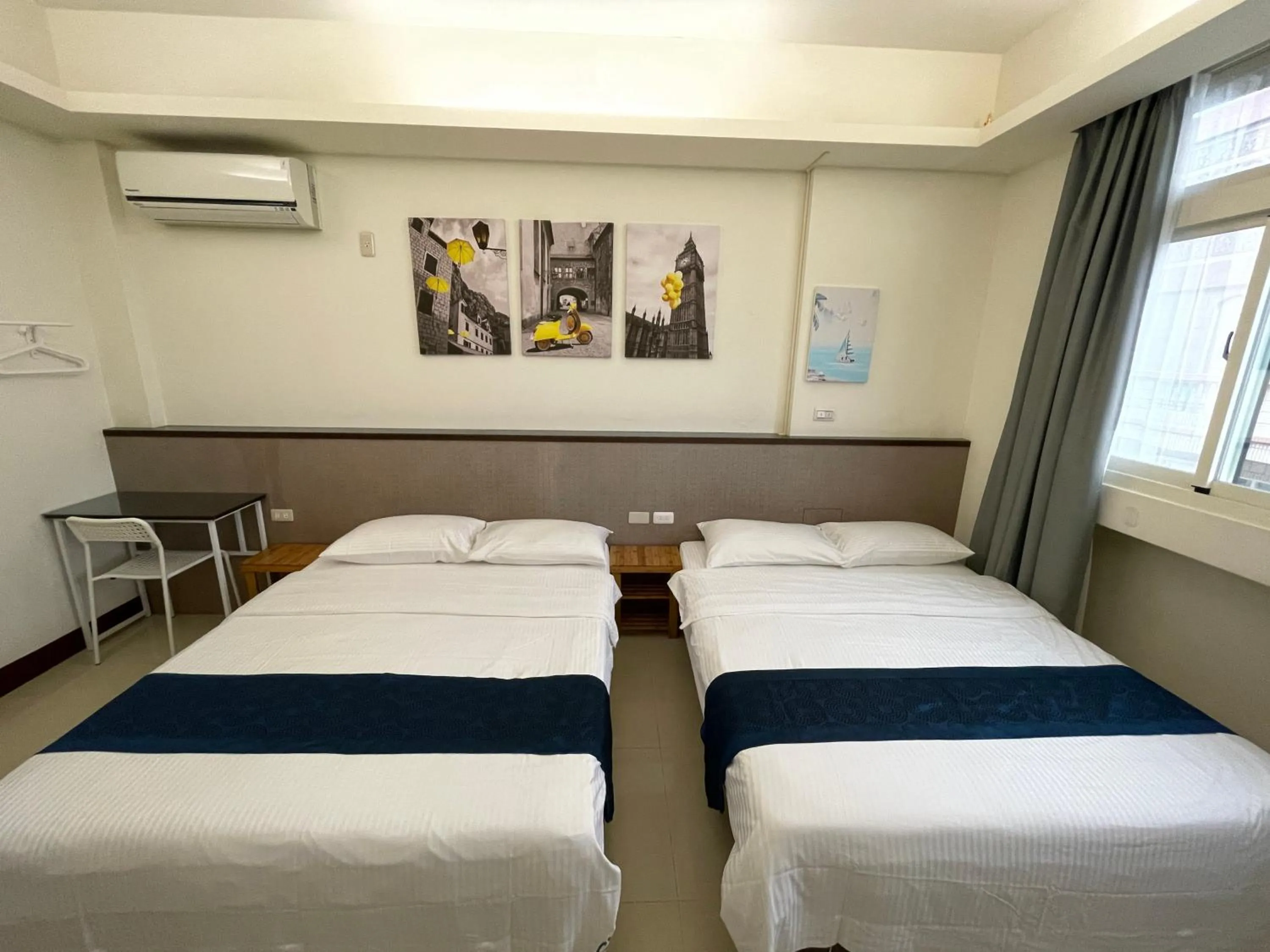 Bedroom, Bed in Cherry Inn