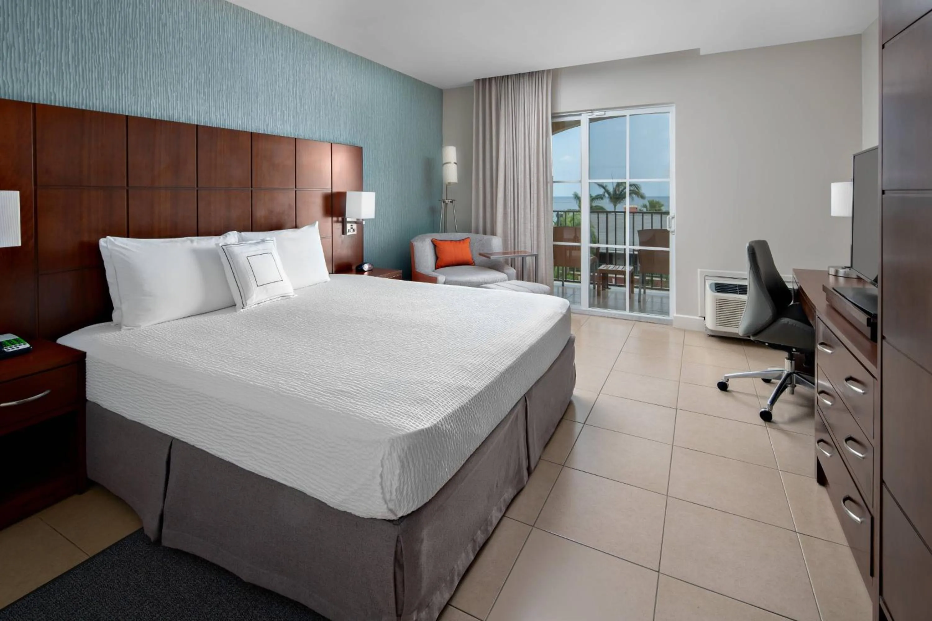 Photo of the whole room, Bed in Courtyard by Marriott Bridgetown, Barbados