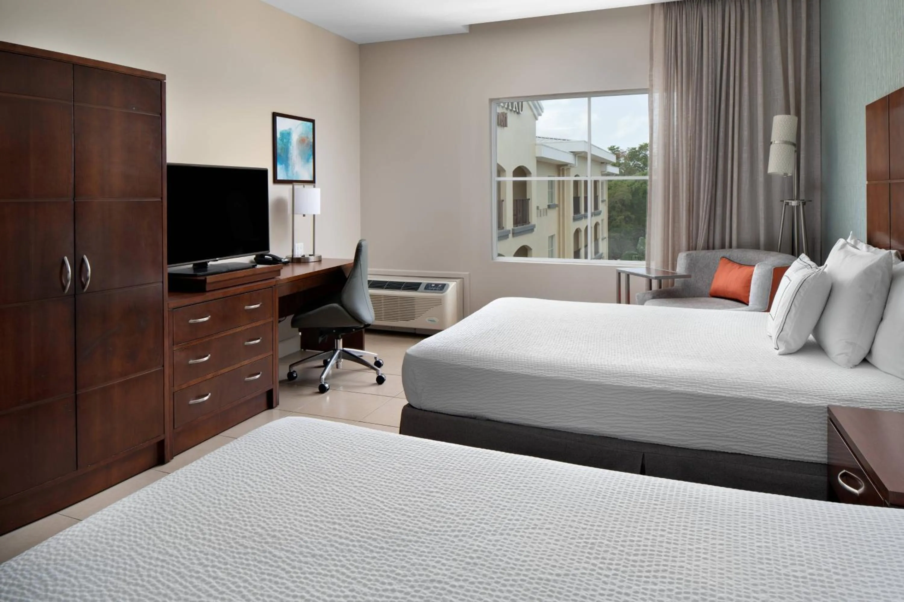 Photo of the whole room, Bed in Courtyard by Marriott Bridgetown, Barbados