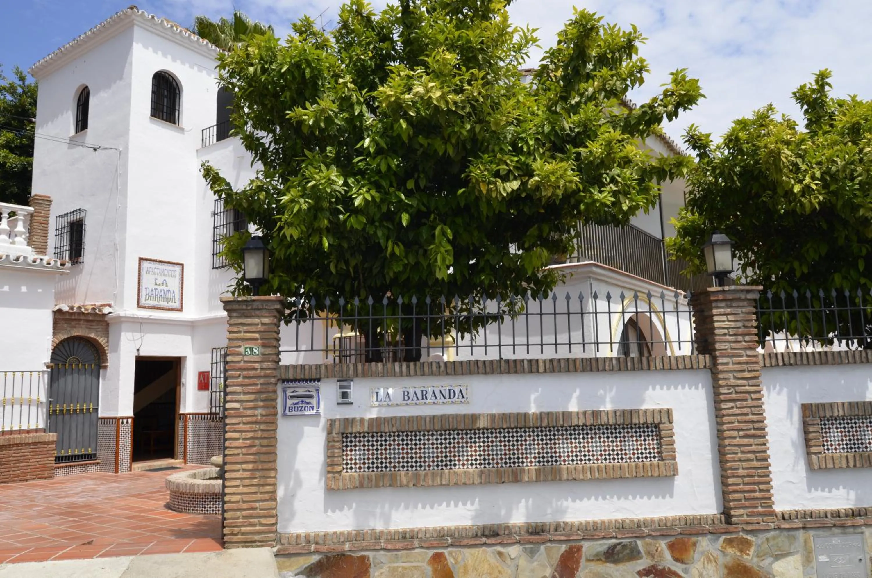 Facade/entrance in Apartamentos La Baranda