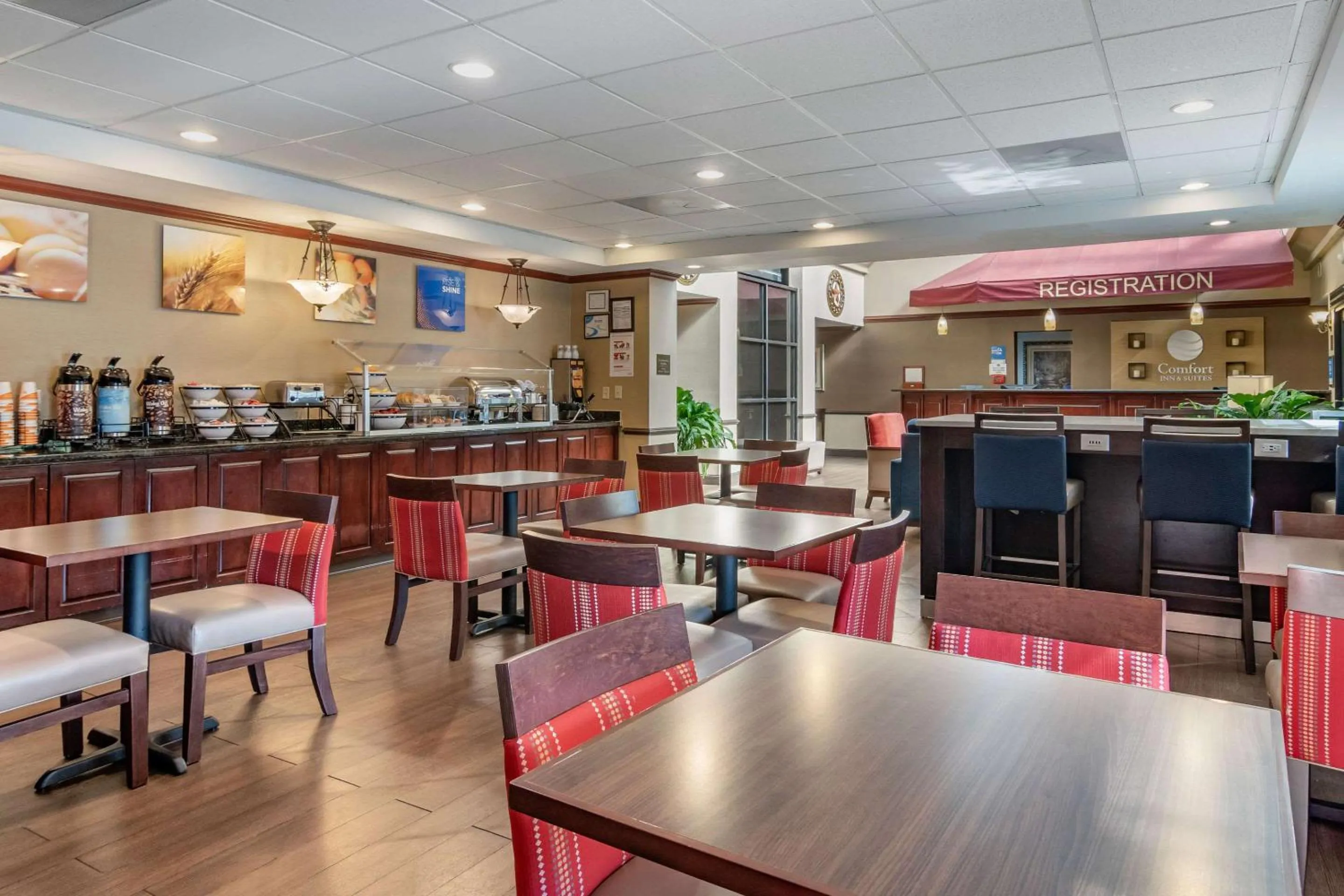 Restaurant/places to eat in Comfort Inn & Suites Suwanee - Sugarloaf