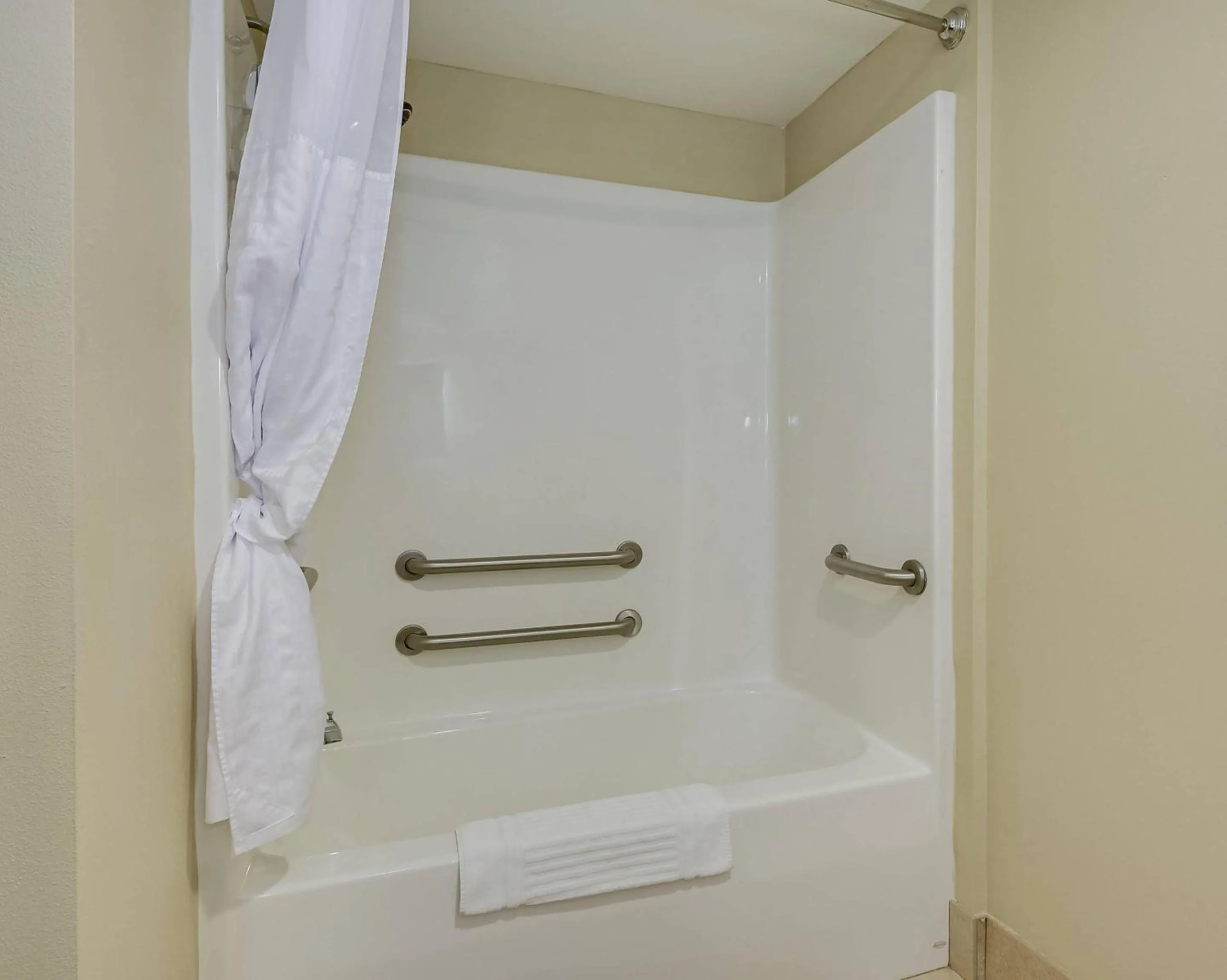 Bedroom in Comfort Inn & Suites Augusta Fort Gordon Area