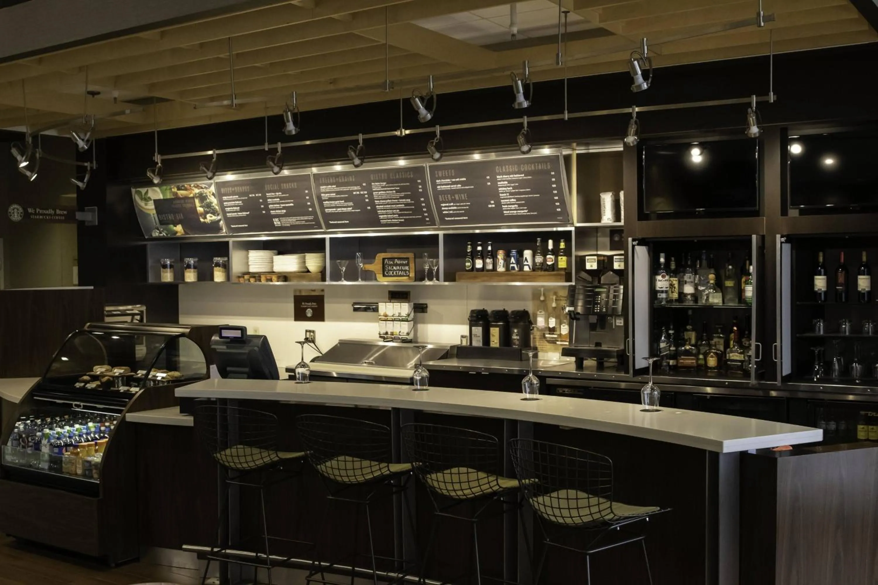 Lounge or bar in Courtyard by Marriott Kingston Highway 401