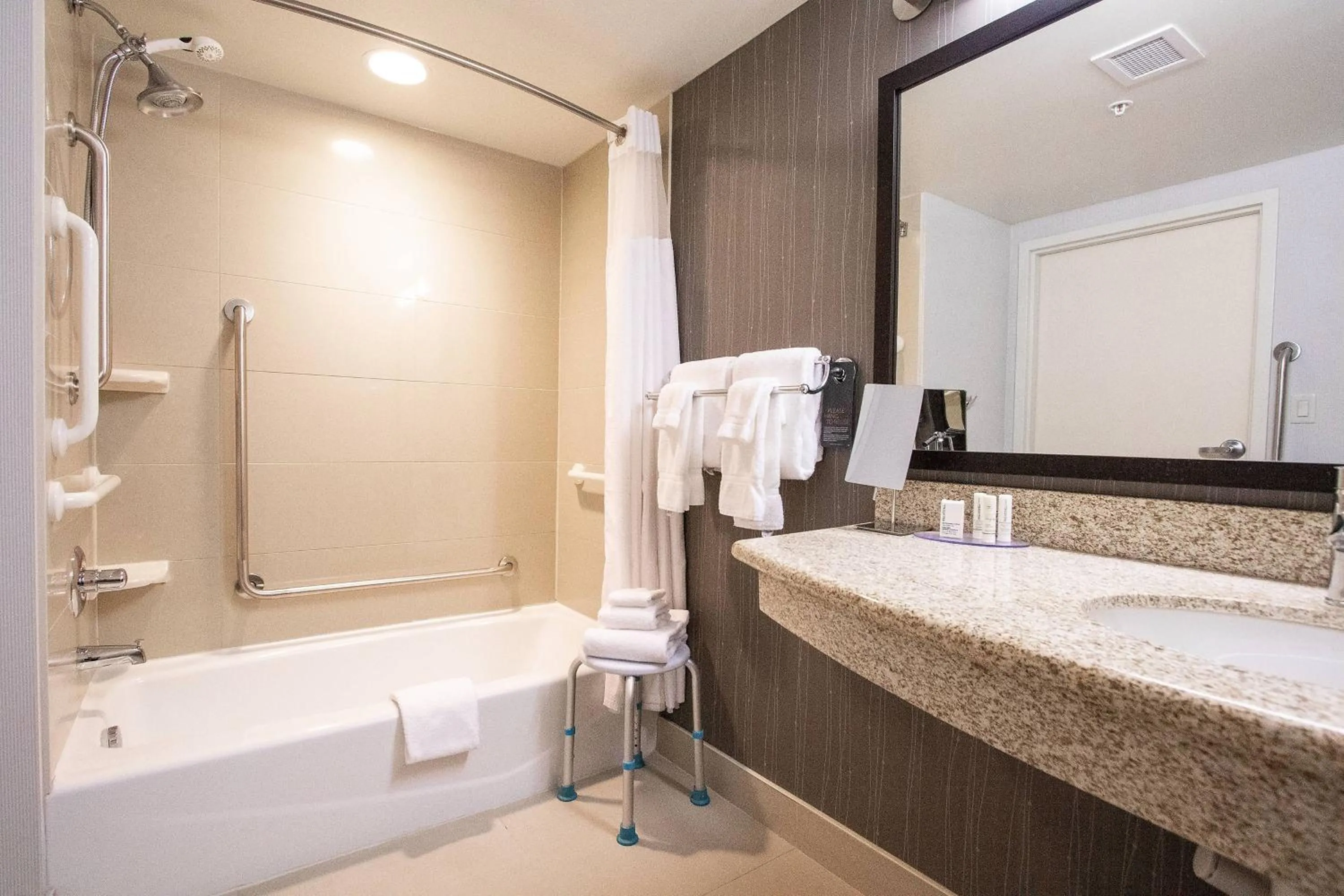 Bathroom in Courtyard by Marriott Kingston Highway 401