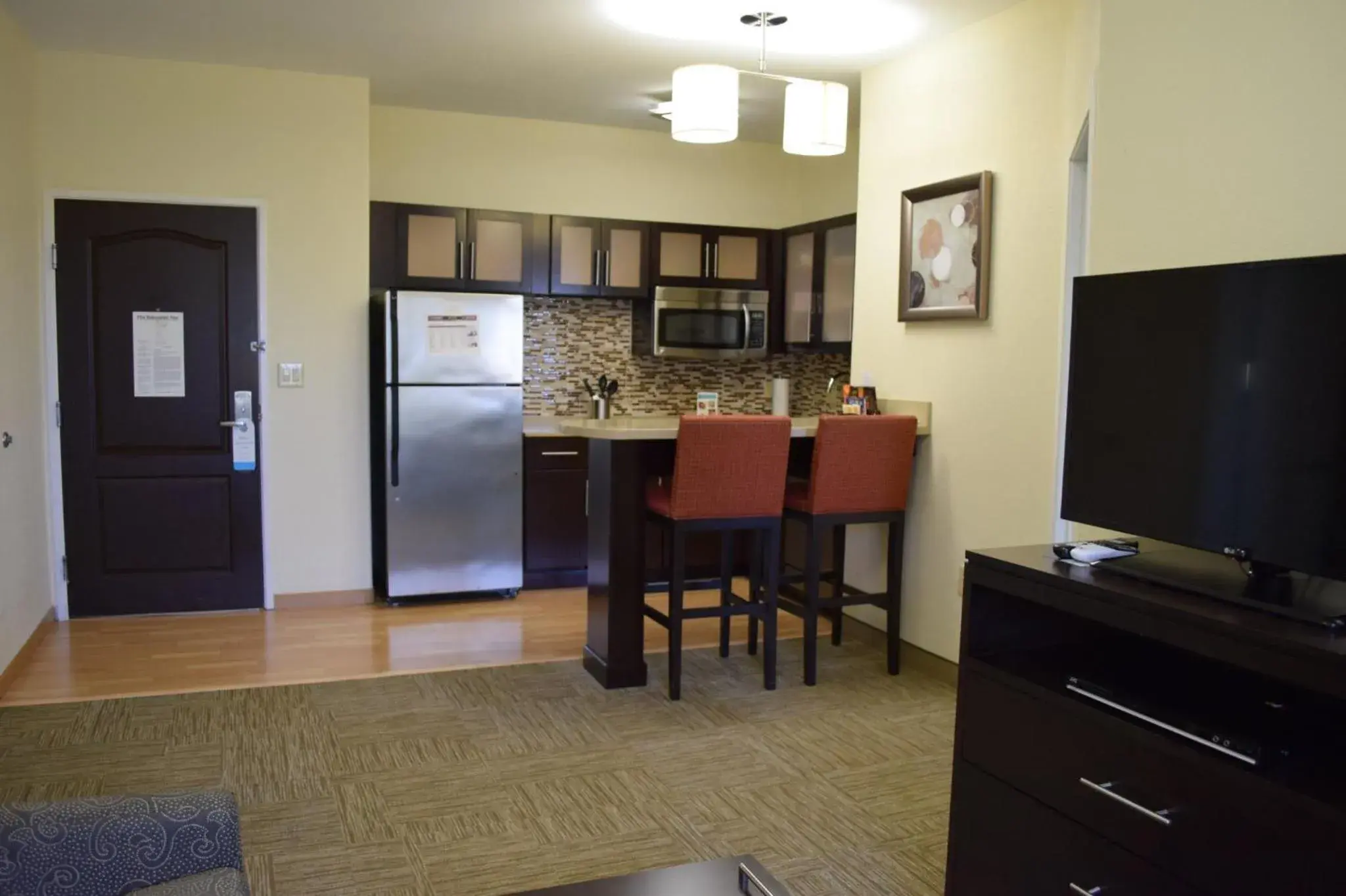 Two-Bedroom Suite with Two Bathrooms and Mobility Accessible Tub - Non-Smoking in Staybridge Suites Houston Stafford - Sugar Land by IHG Two-Bedroom Suite with Two Bathrooms and Mobility Accessible Tub - Non-Smoking in Staybridge Suites Houston Stafford - Sugar Land by IHG