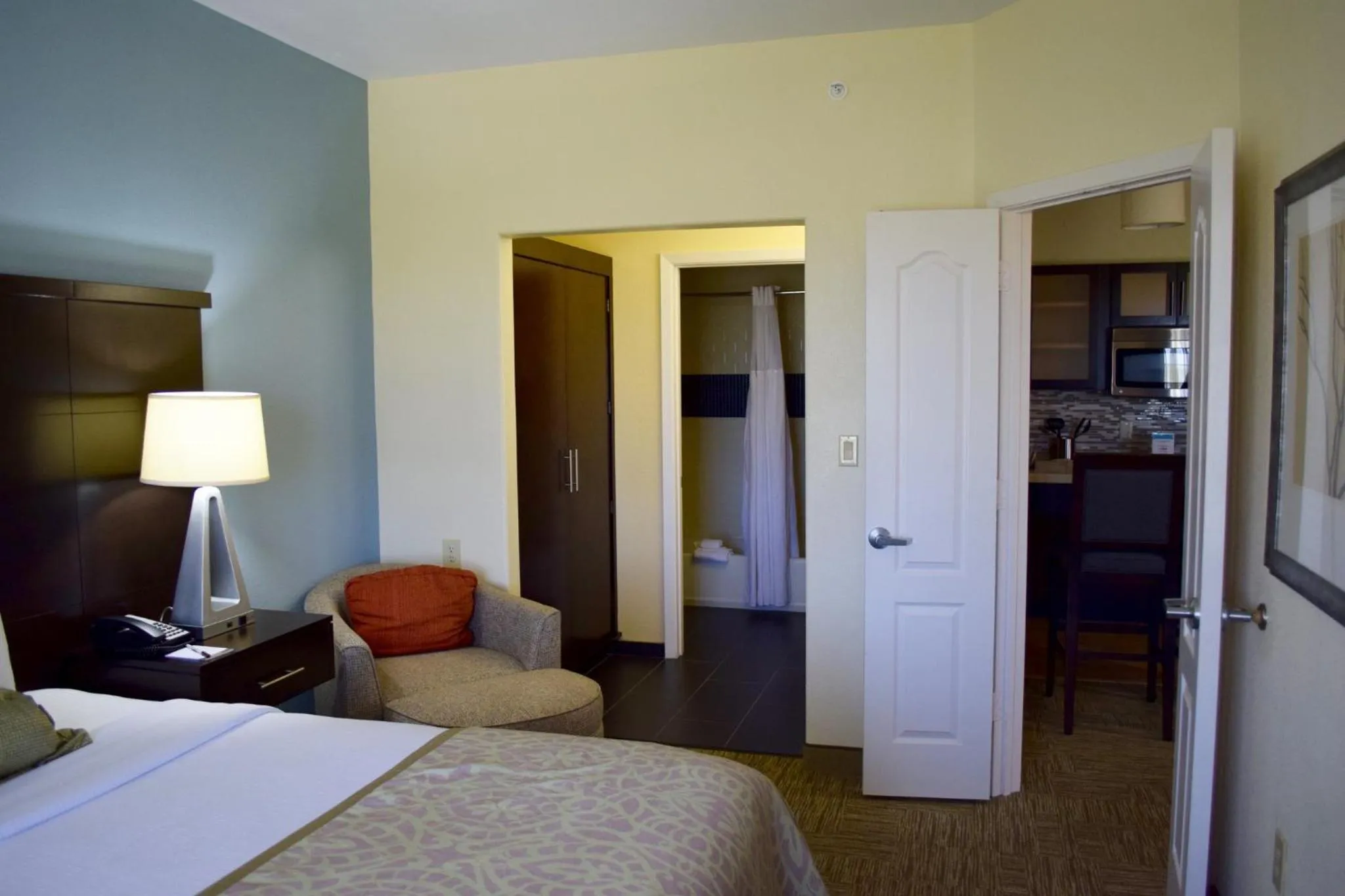 Photo of the whole room, Bed in Staybridge Suites Houston Stafford - Sugar Land by IHG