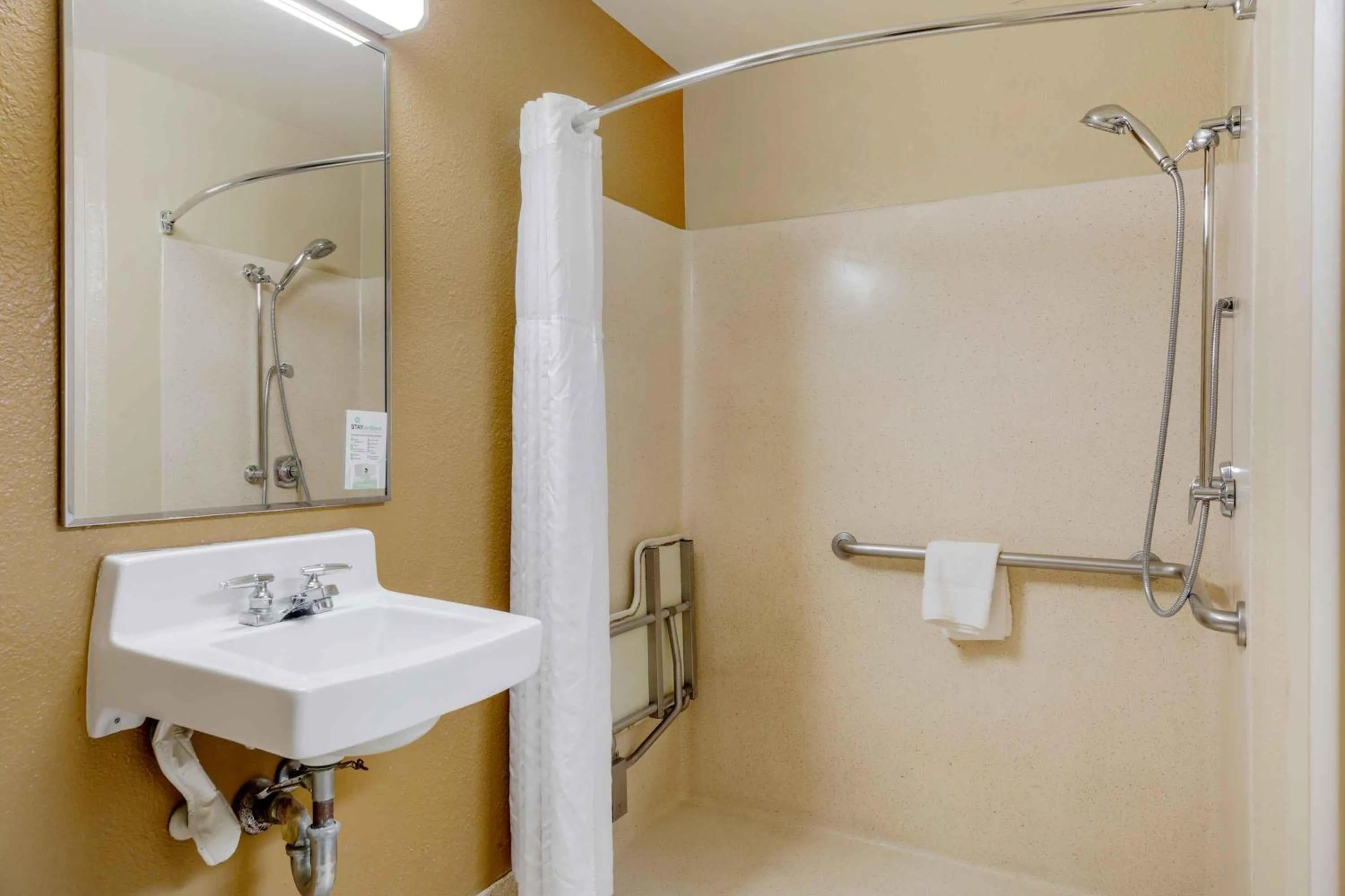 Bathroom in Extended Stay America Suites - Lawton - Fort Sill