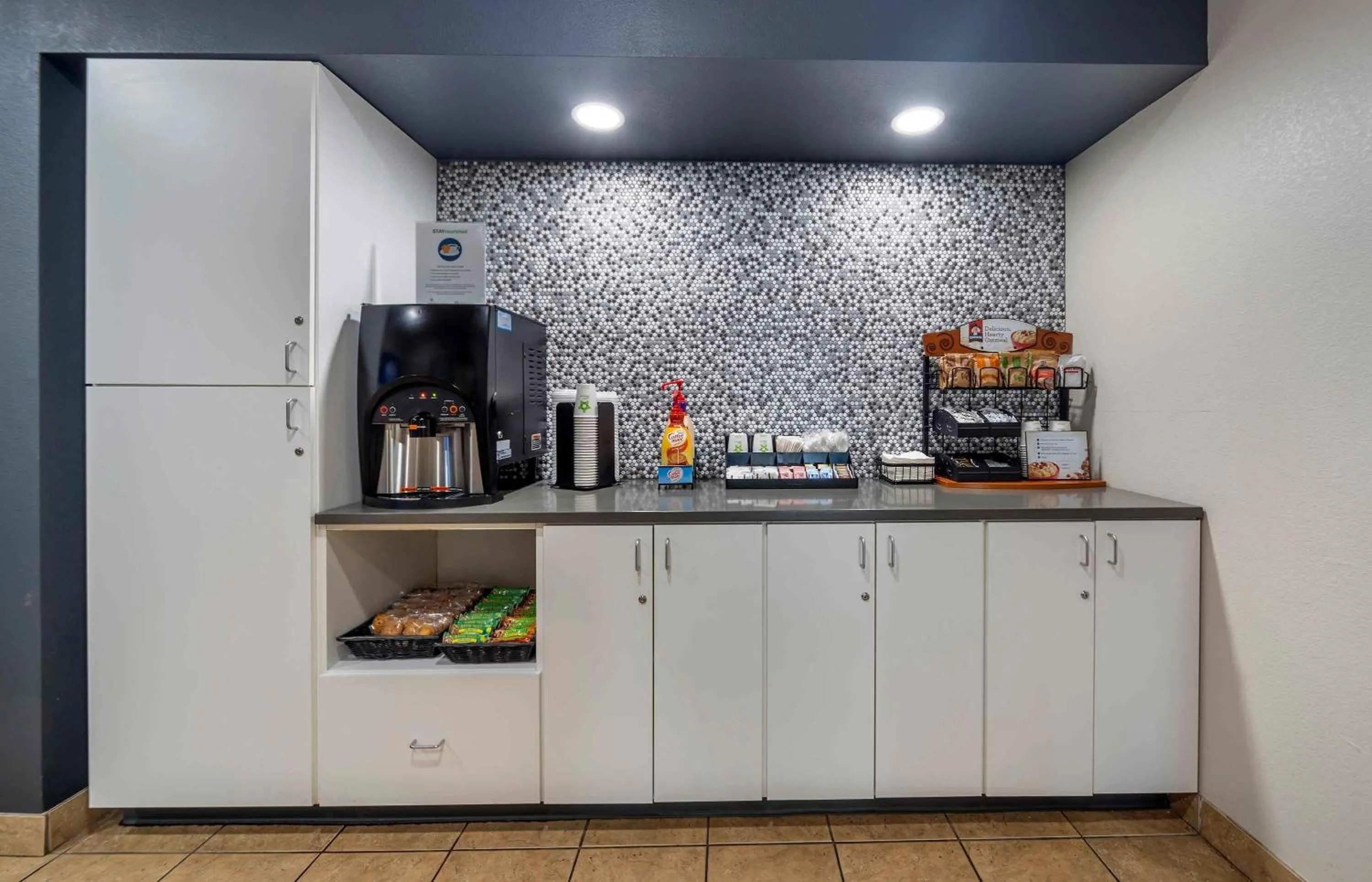 Breakfast in Extended Stay America Suites - Lawton - Fort Sill