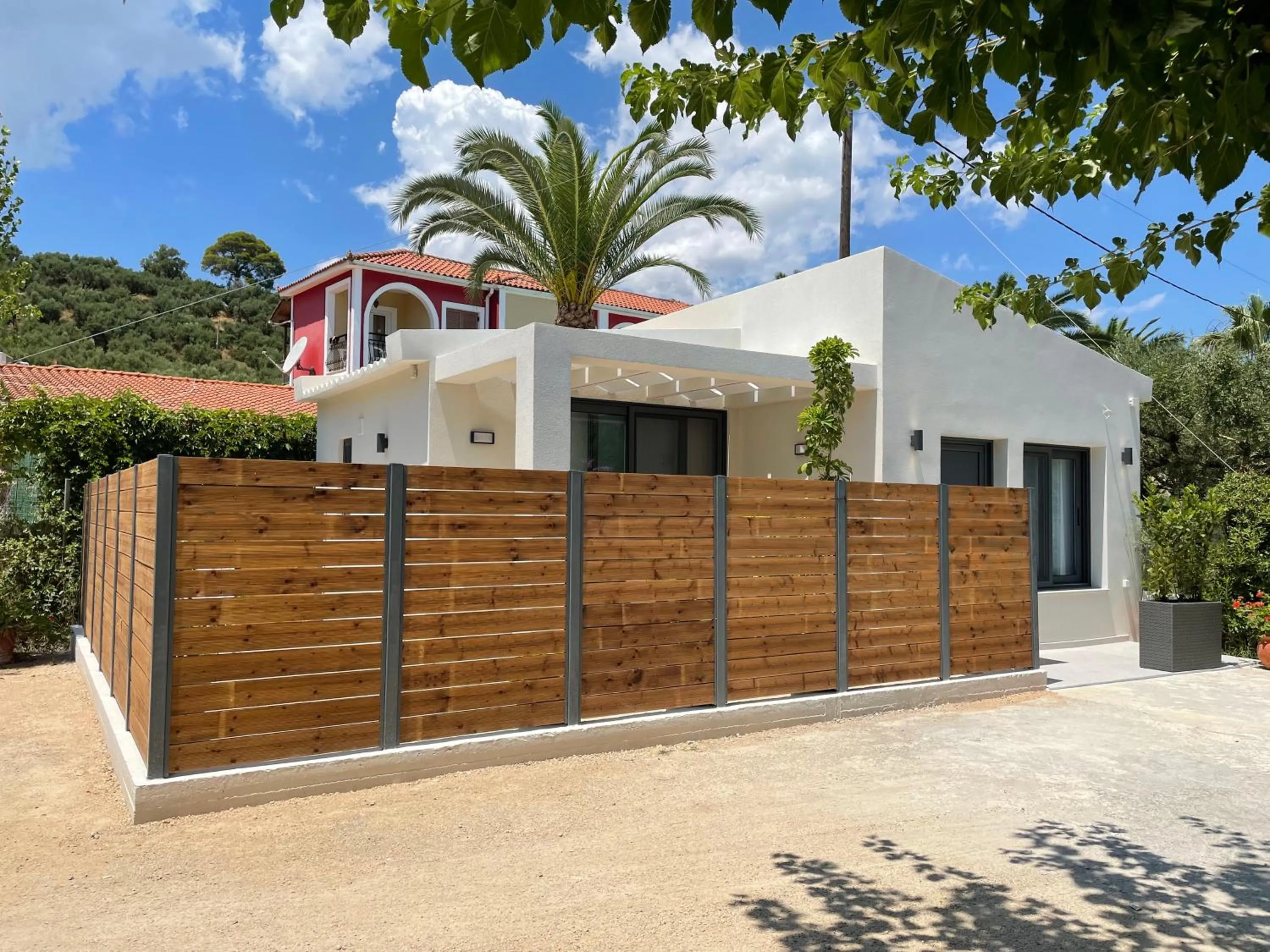 Andromahi Apartments & Suites
