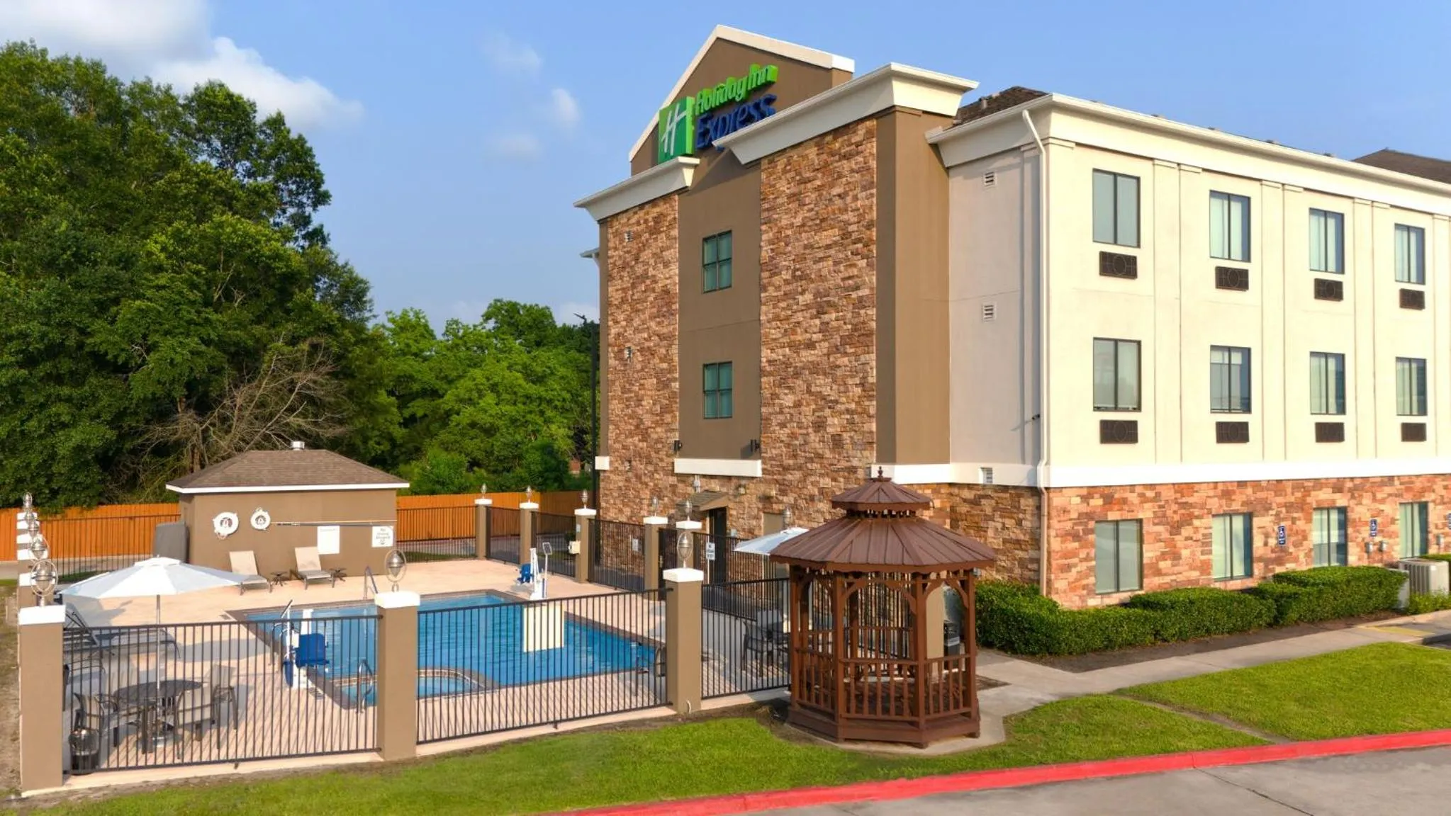 Property building in Holiday Inn Express & Suites Cleveland by IHG