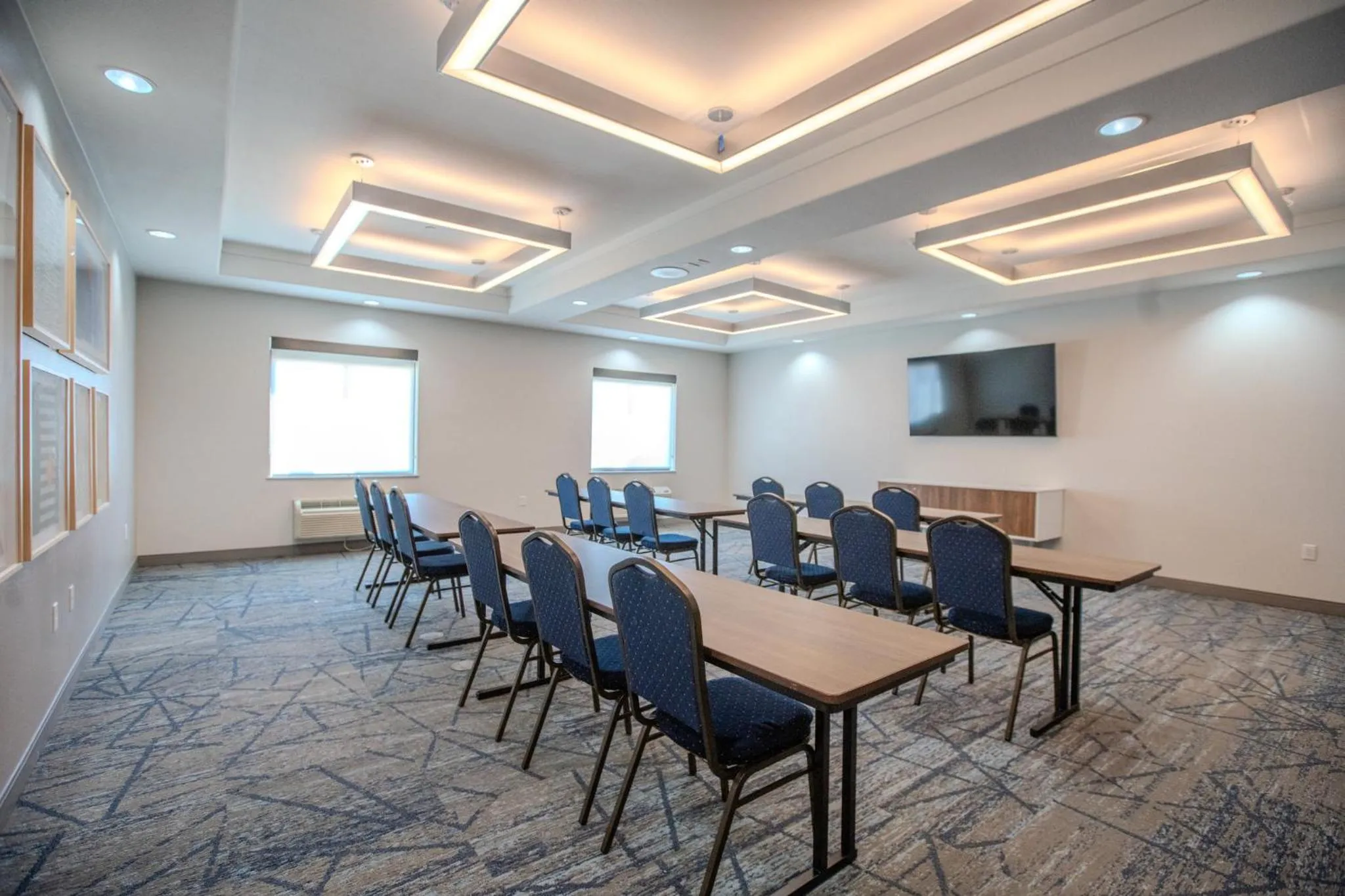 Meeting/conference room in Holiday Inn Express & Suites Cleveland by IHG