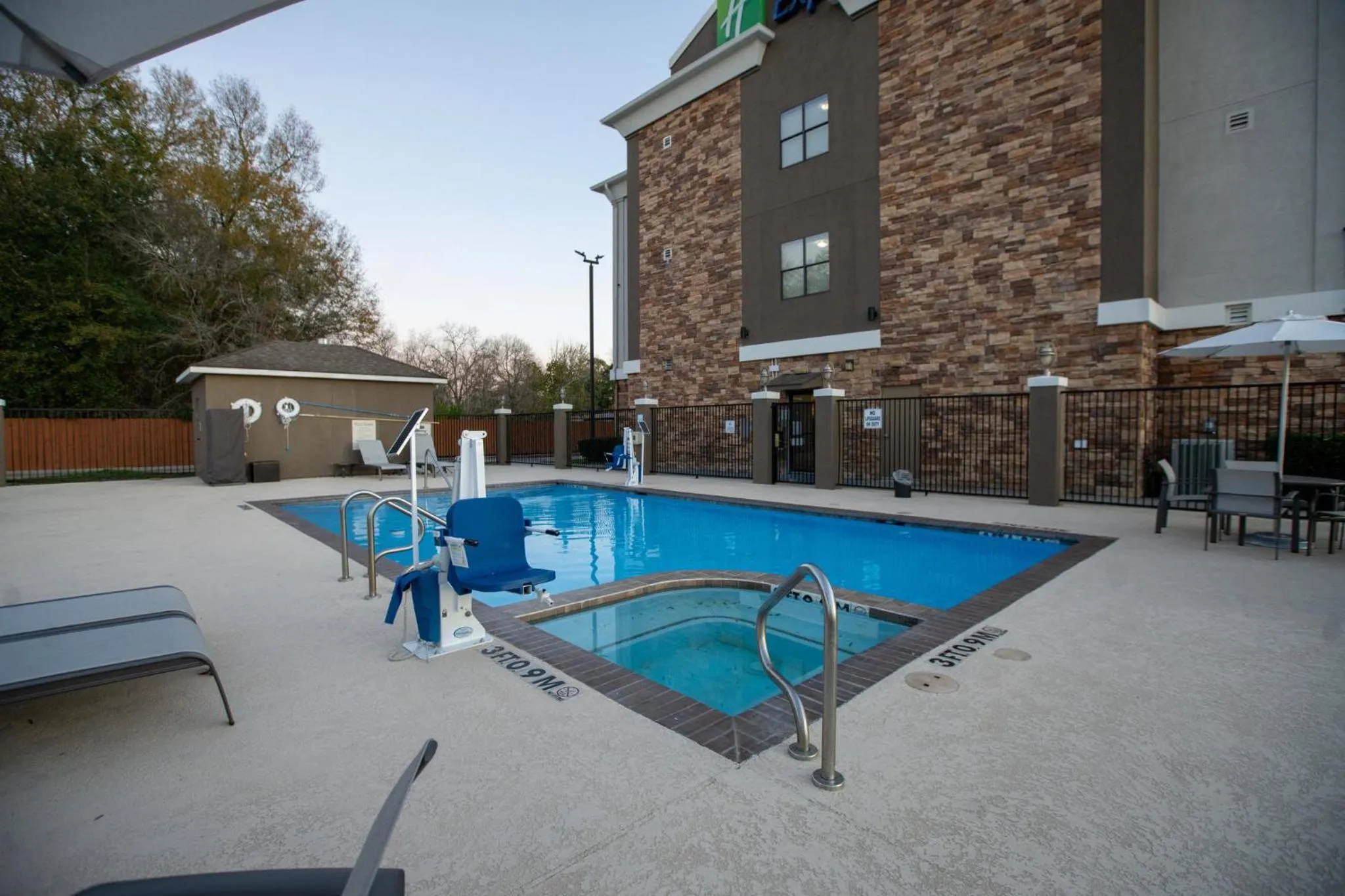 Swimming pool in Holiday Inn Express & Suites Cleveland by IHG
