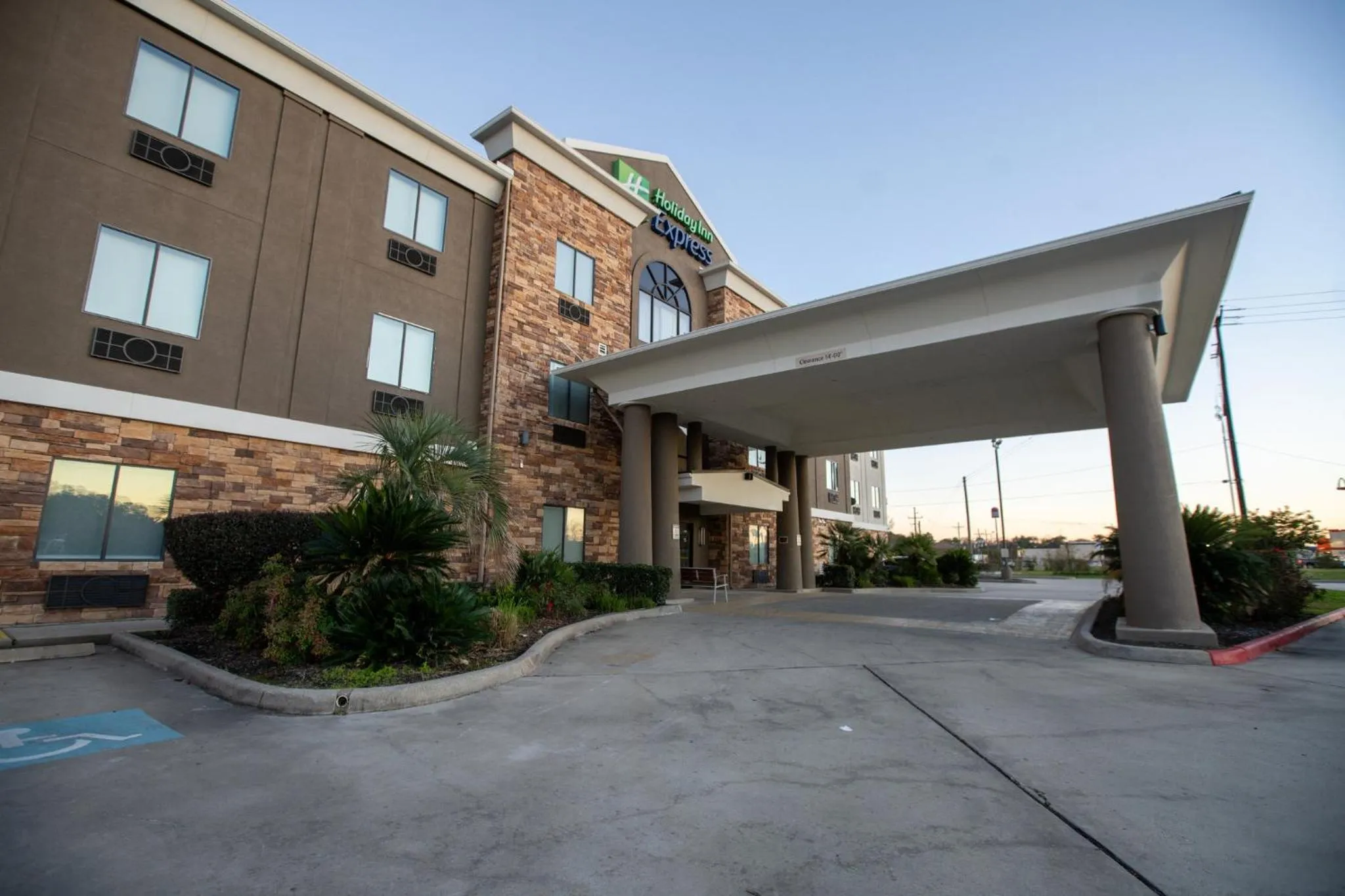 Property building in Holiday Inn Express & Suites Cleveland by IHG
