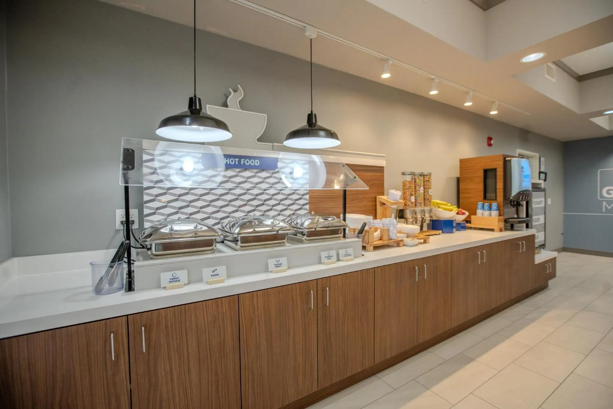 Breakfast in Holiday Inn Express & Suites Cleveland by IHG
