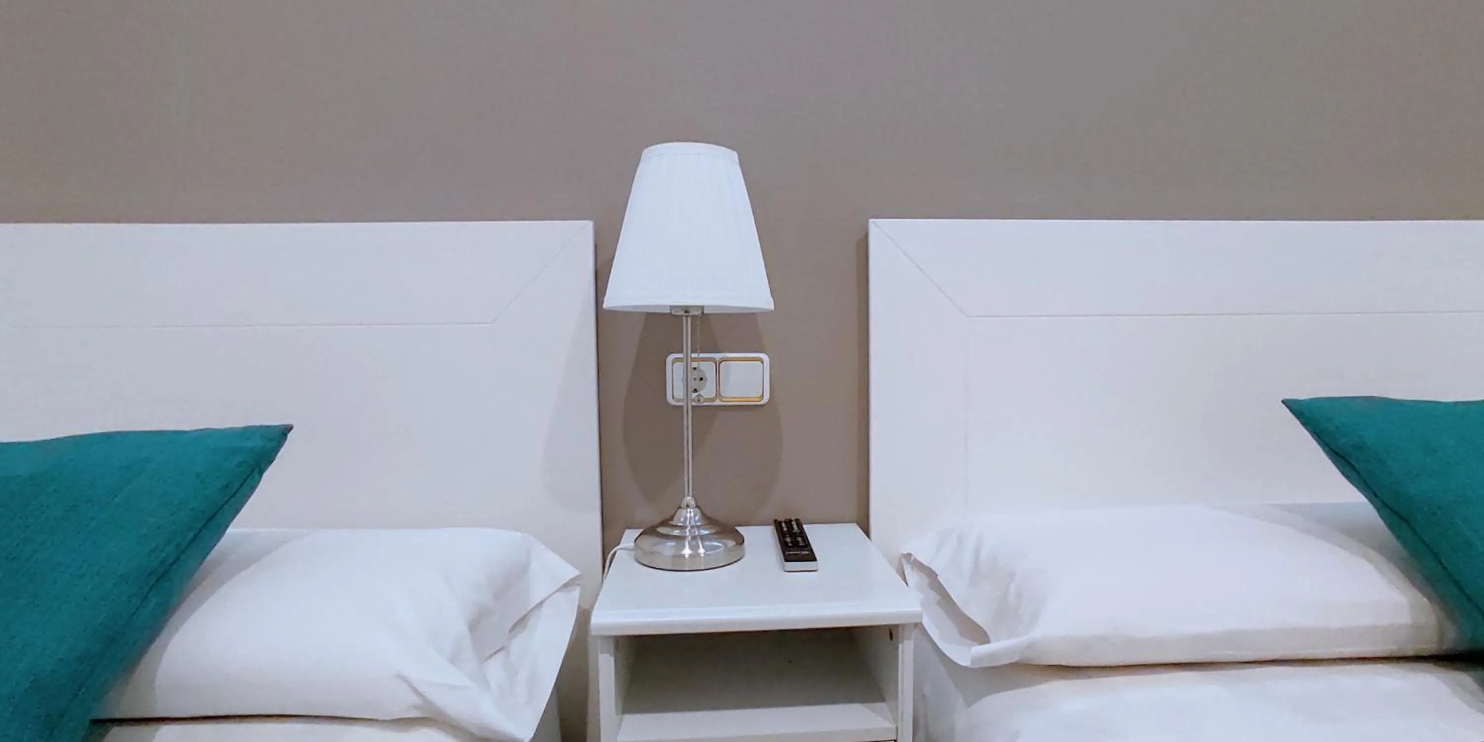 Bedroom, Bed in Hostal Bruña Paseo del Prado