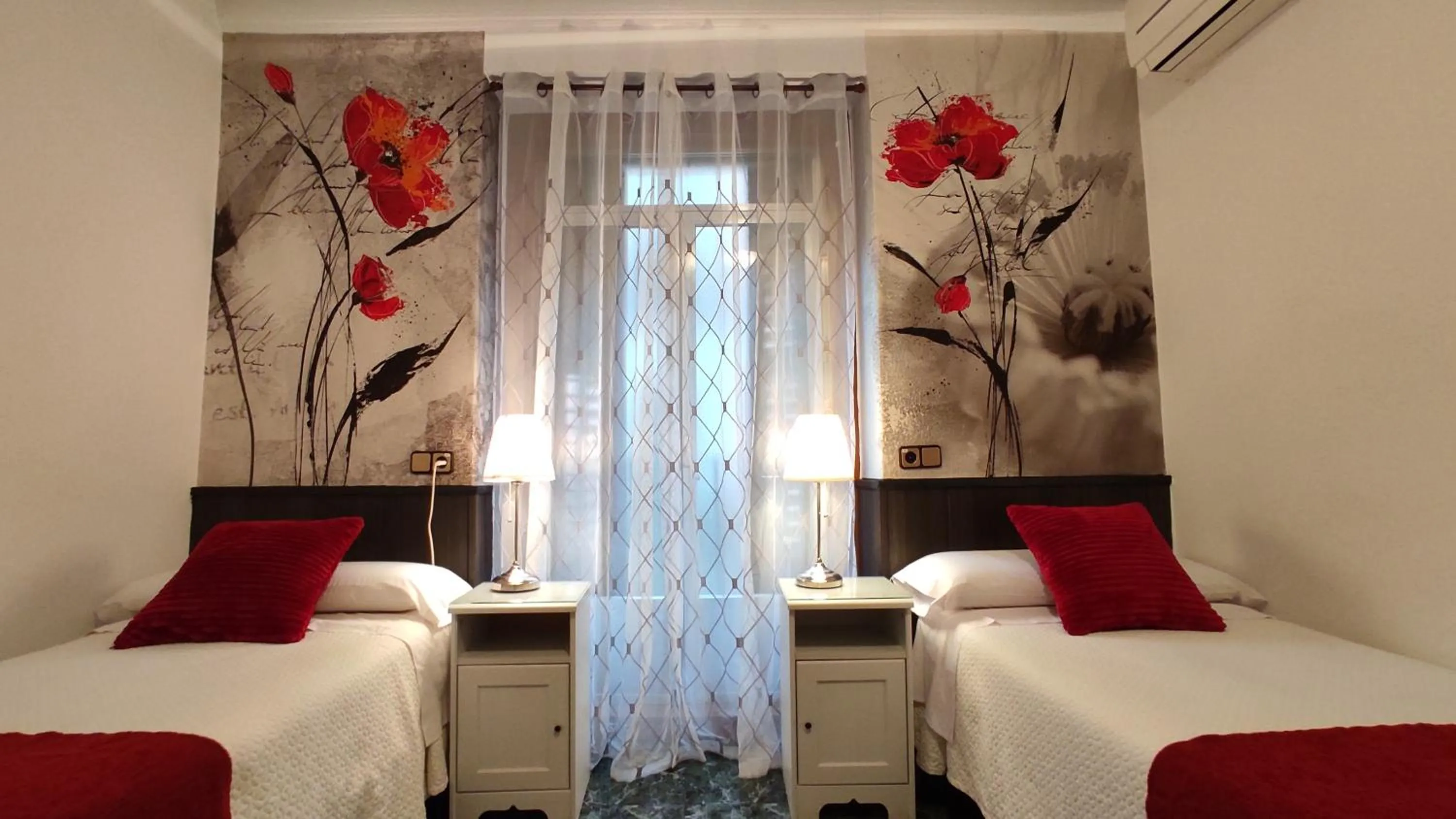 Decorative detail, Bed in Hostal Bruña Paseo del Prado