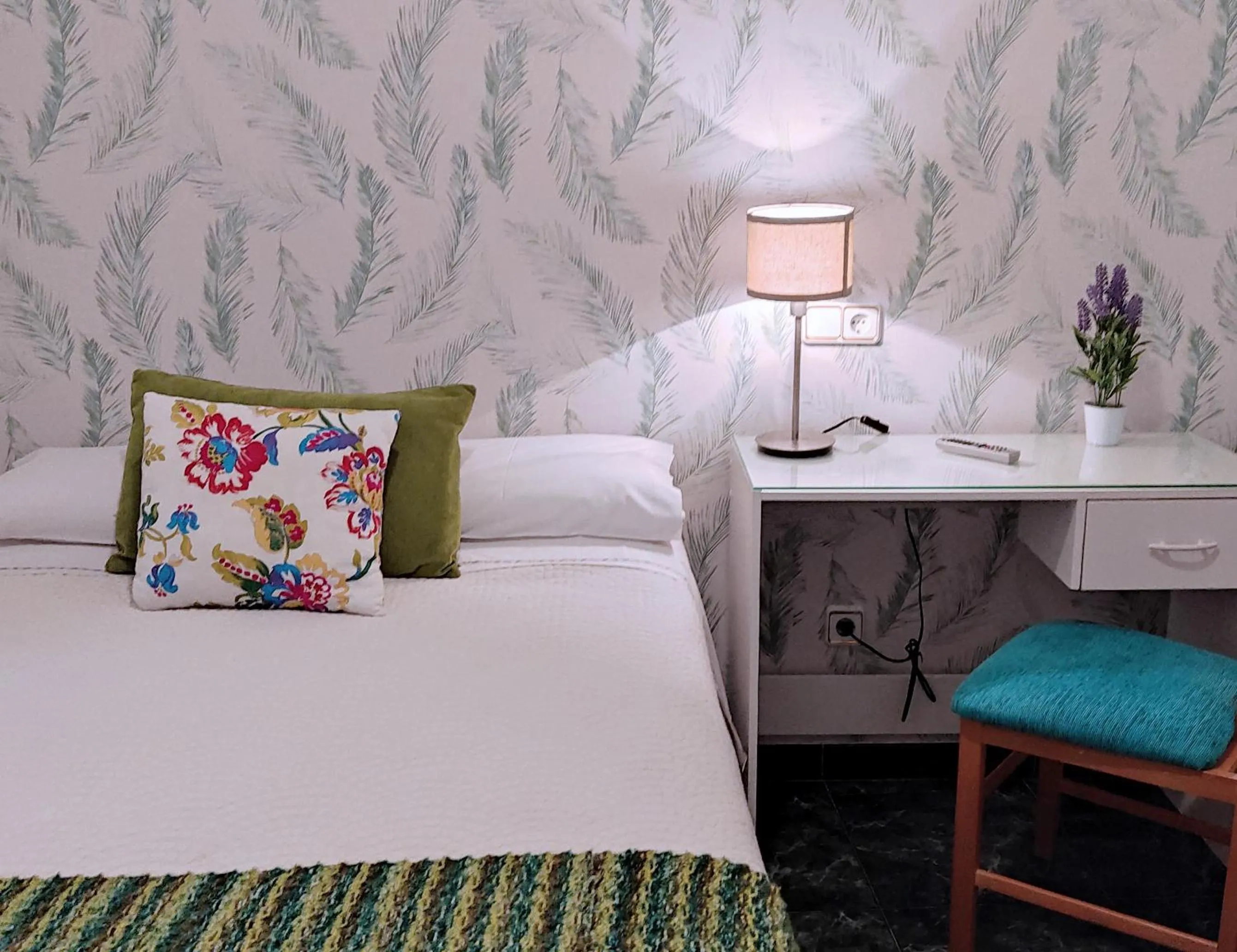 Bed in Hostal Bruña Paseo del Prado