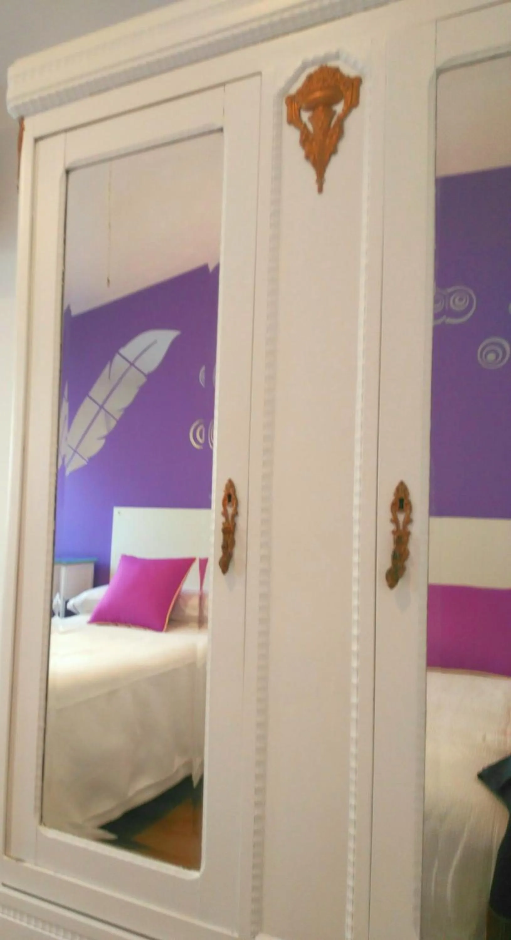 Bed in Hostal Bruña Paseo del Prado