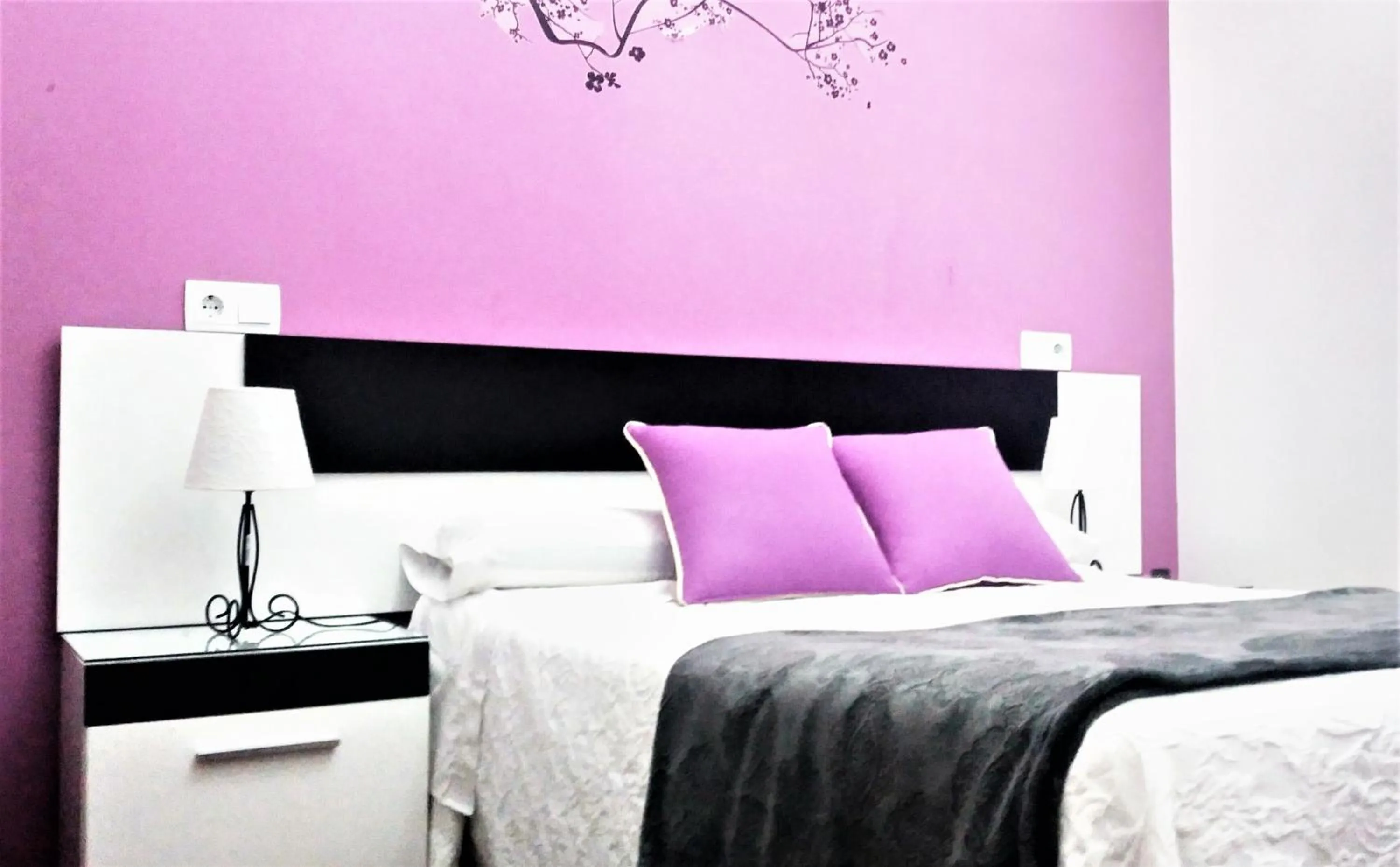 Bedroom, Bed in Hostal Bruña Paseo del Prado