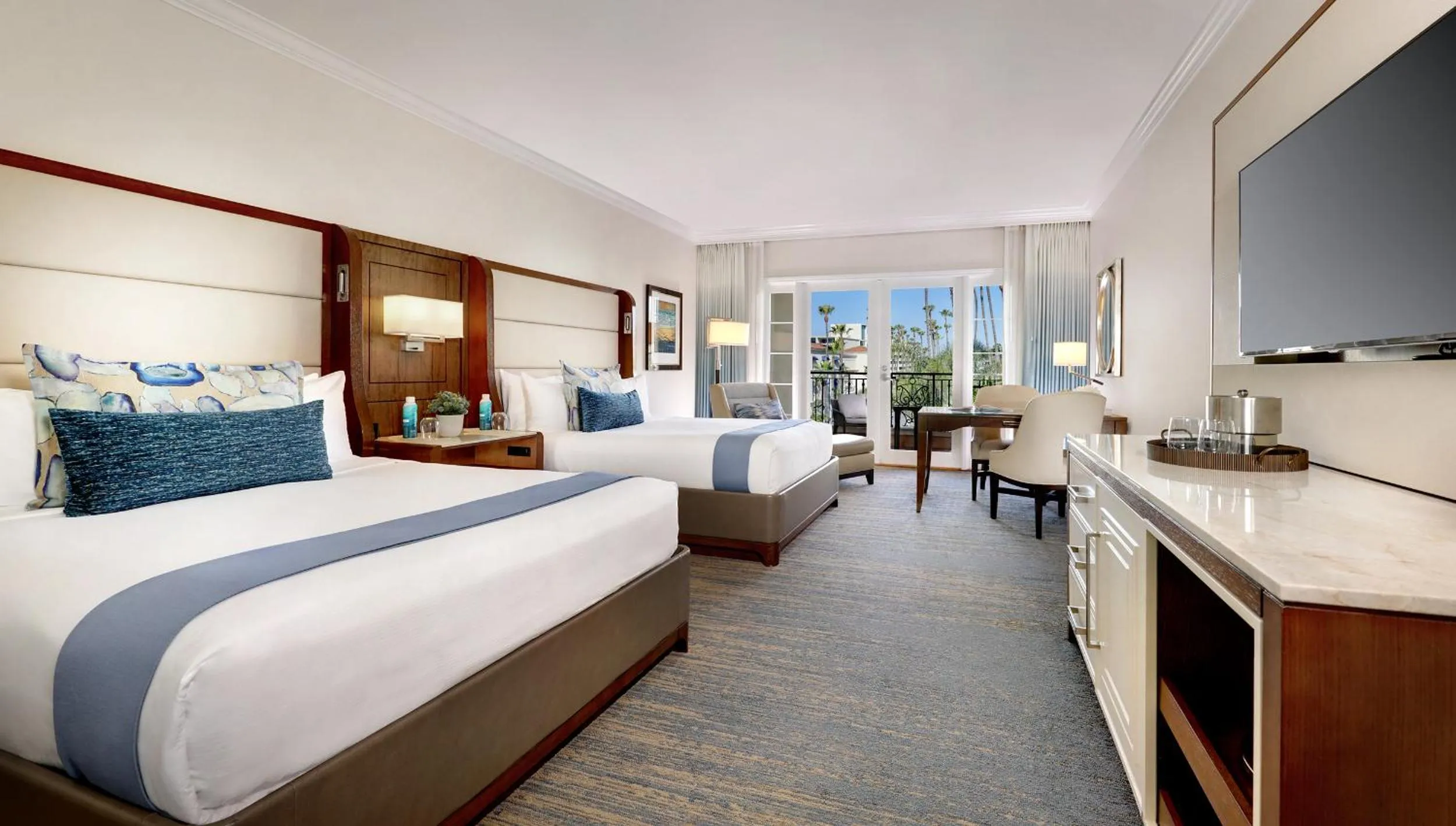 TV and multimedia, Bed in Balboa Bay Resort