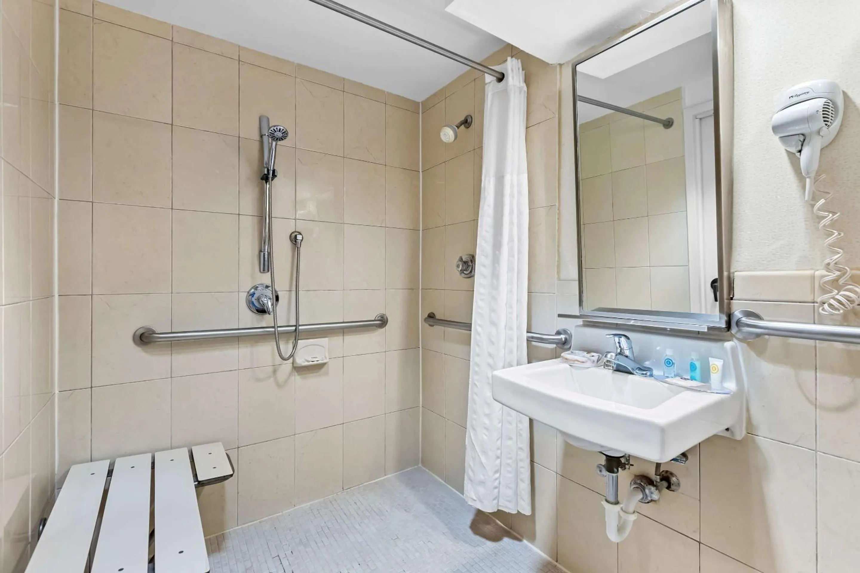 Bedroom in Comfort Inn & Suites Somerset - New Brunswick