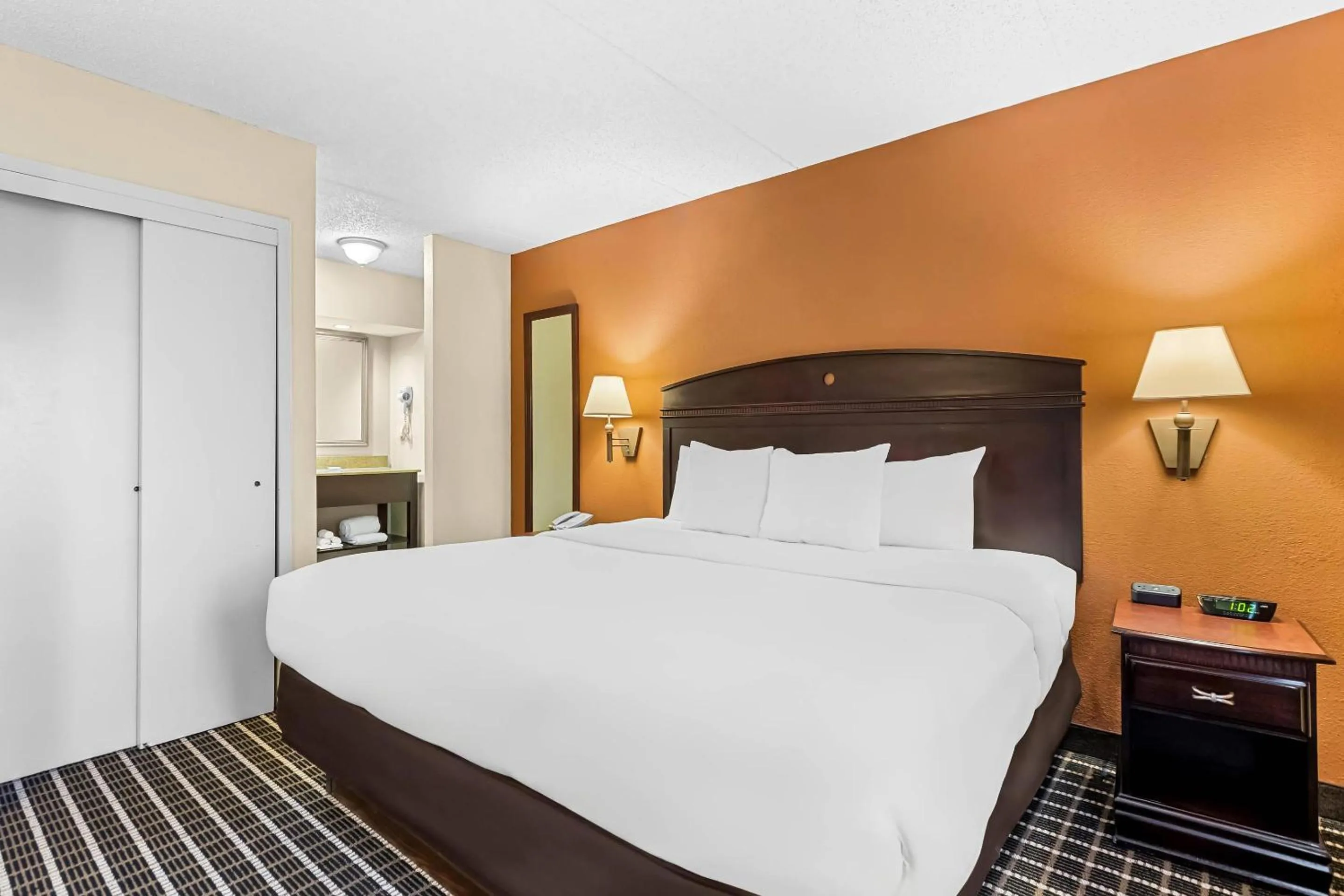 Bedroom, Bed in Comfort Inn & Suites Somerset - New Brunswick