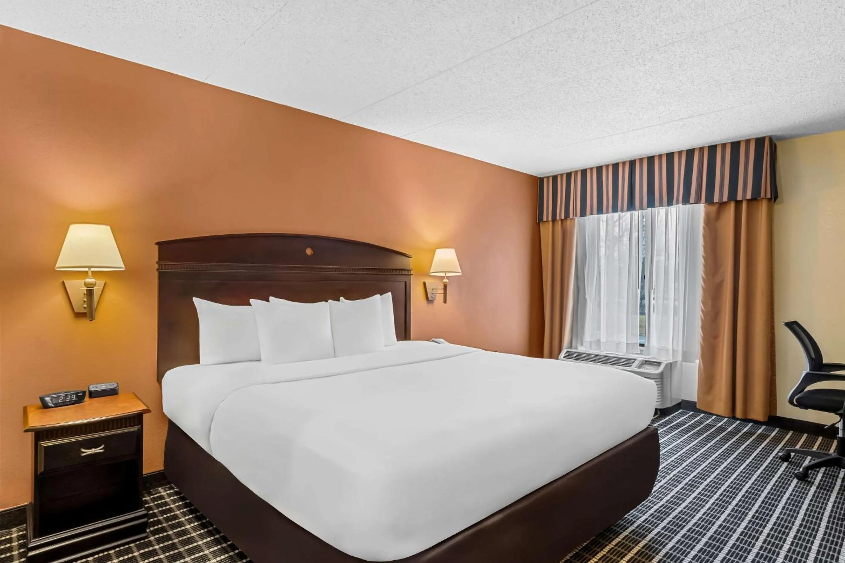 Bedroom, Bed in Comfort Inn & Suites Somerset - New Brunswick