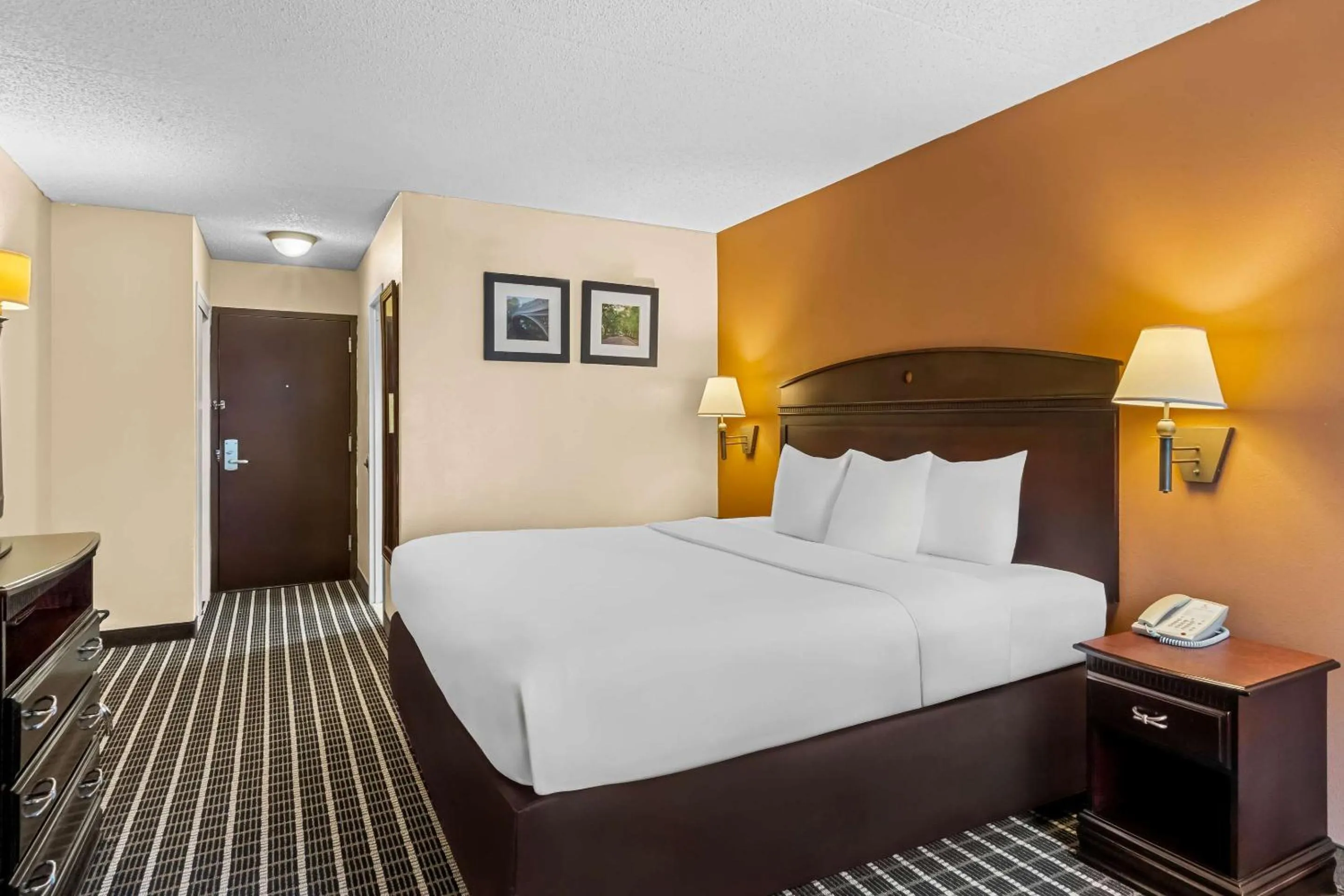 Bedroom, Bed in Comfort Inn & Suites Somerset - New Brunswick